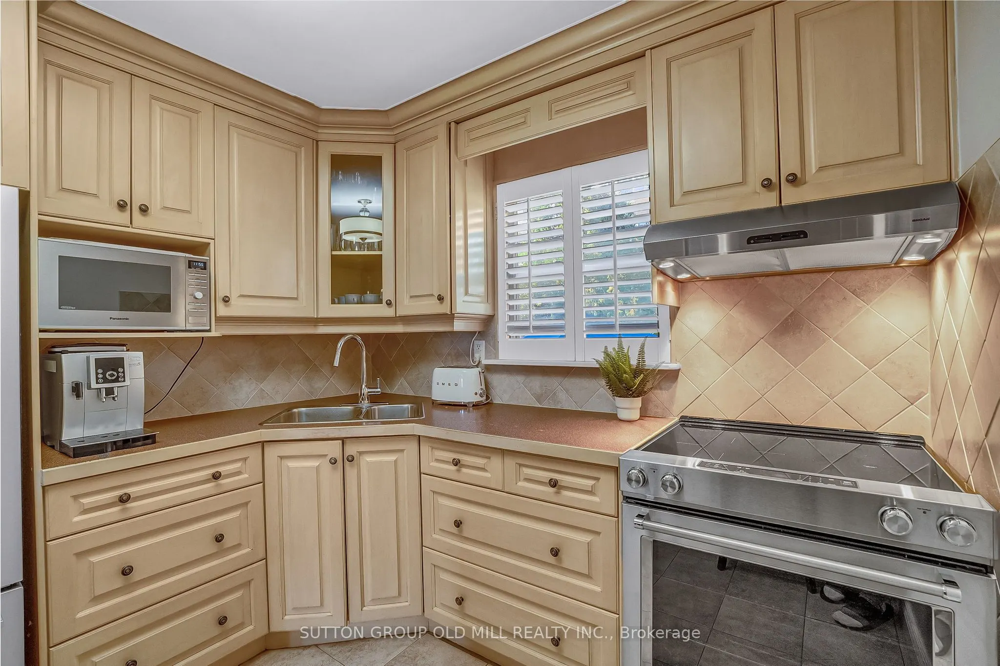 71 Warren Crescent