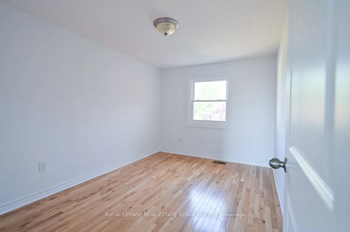 2030 Glenada Crescent
