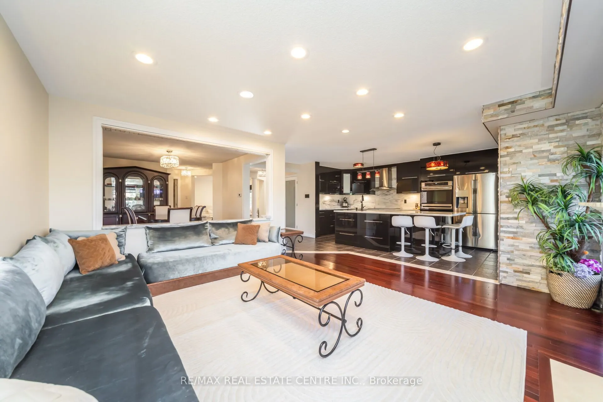 26 Porchlight Road