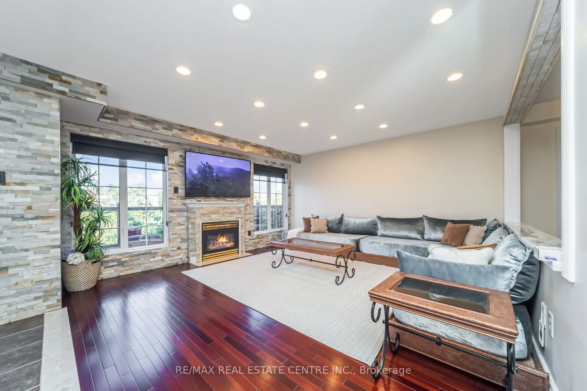 26 Porchlight Road