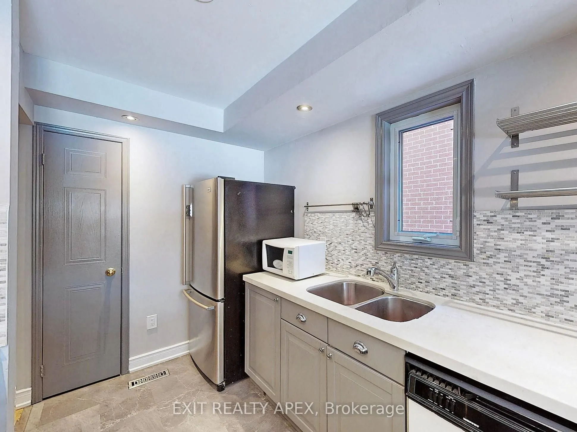 5552 Cortina Crescent