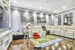 4 Tobermory Crescent, #Upper