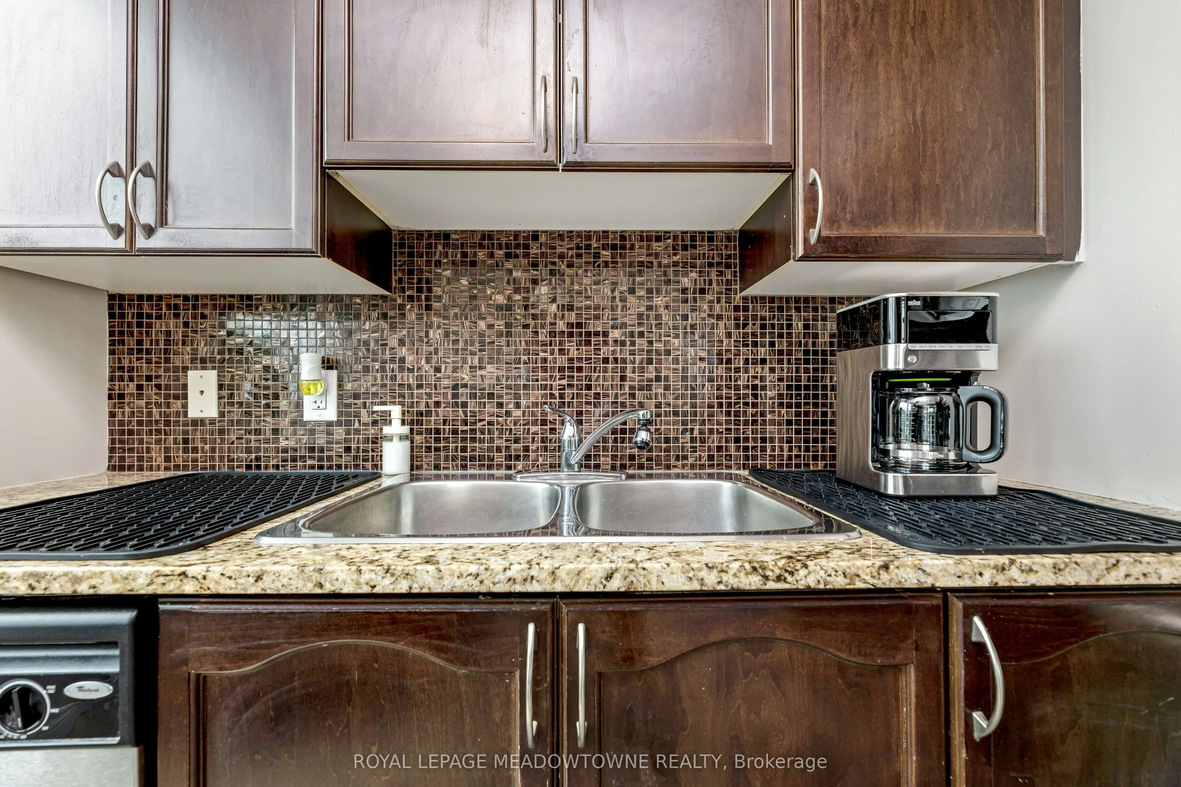 208 Enfield Place, #3303