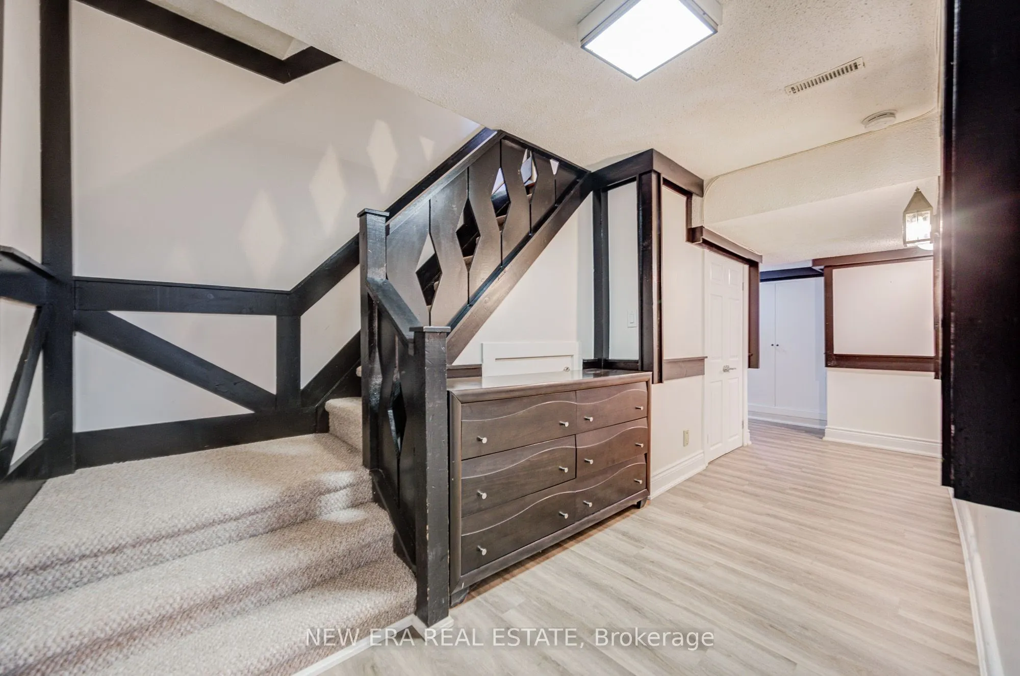 5 Burnhamill Place