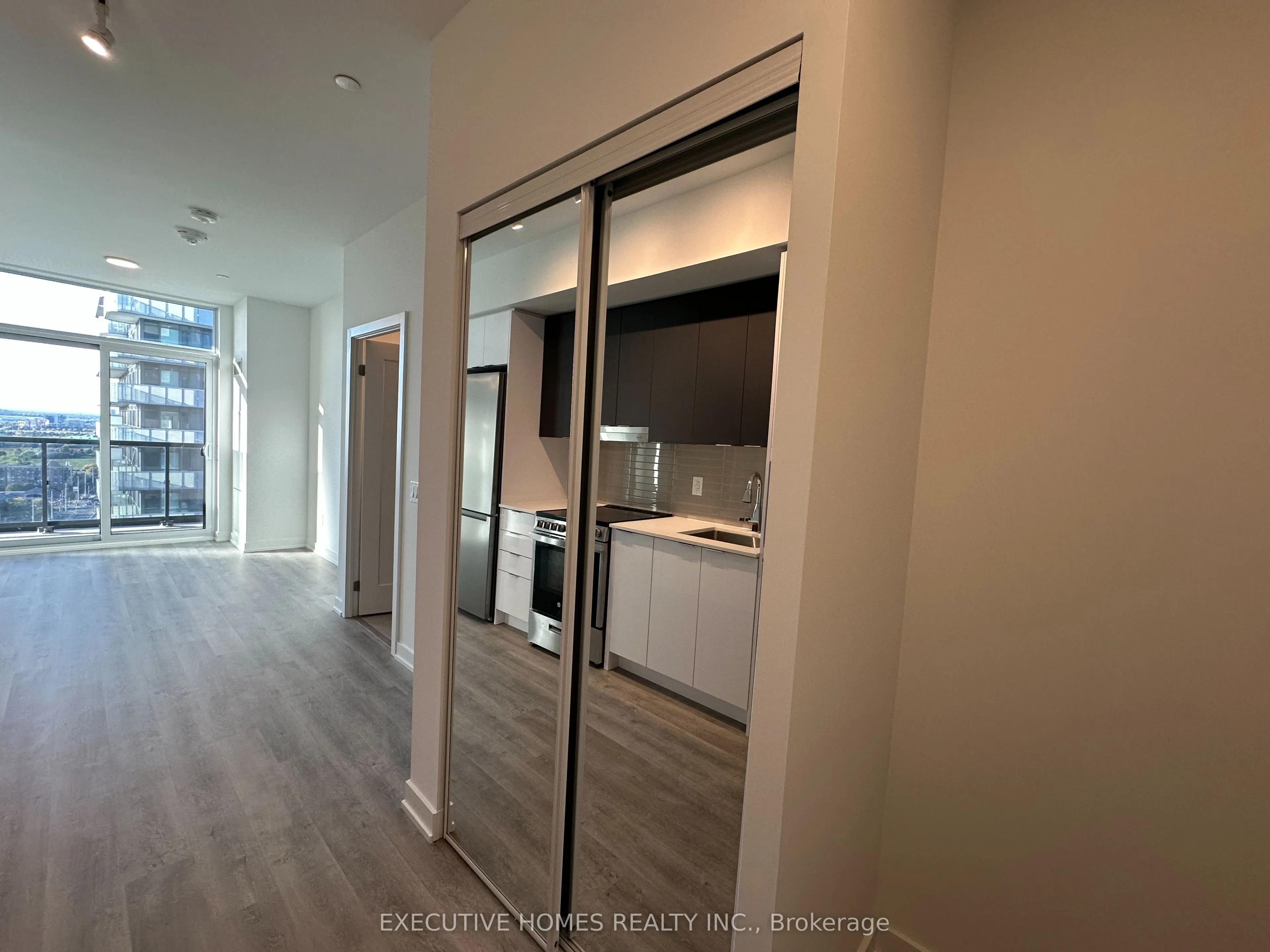 5105 Hurontario Street, #2510