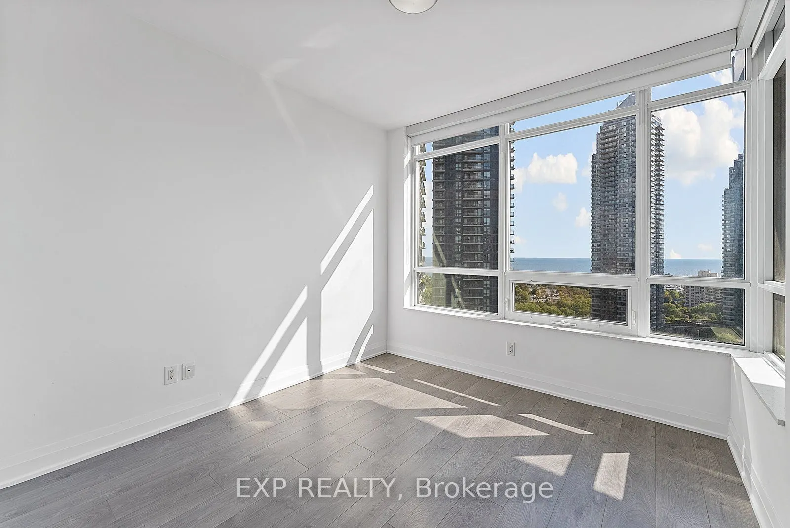 36 Park Lawn Road W, #1601