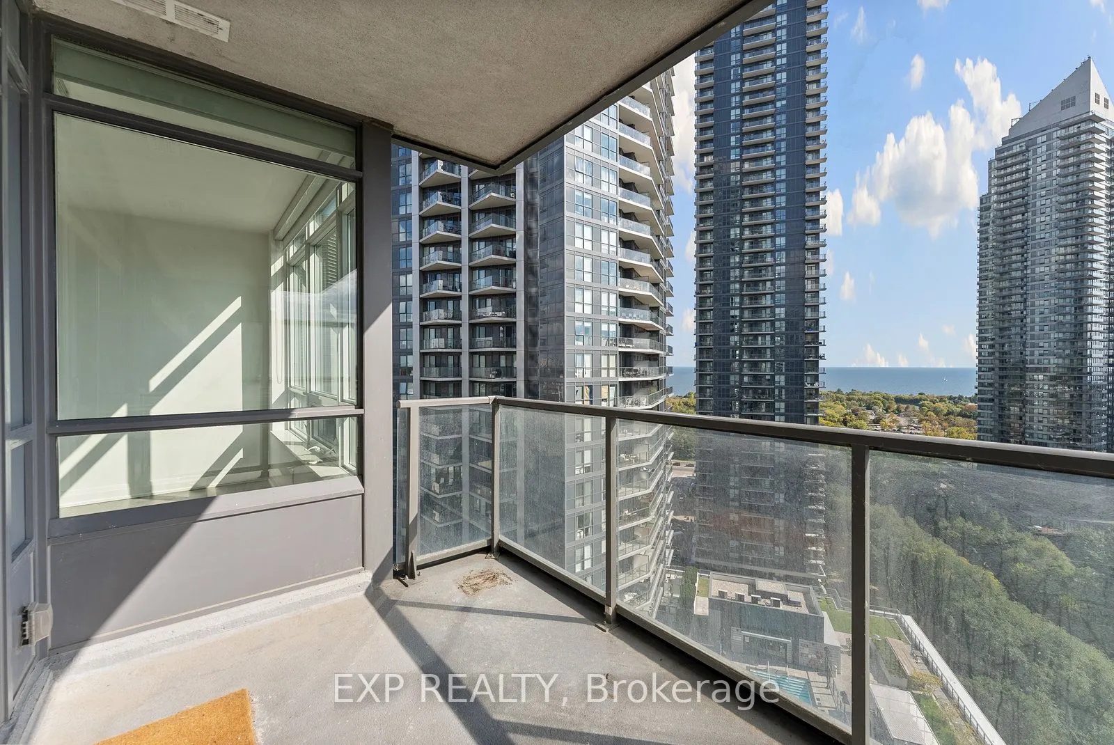 36 Park Lawn Road W, #1601