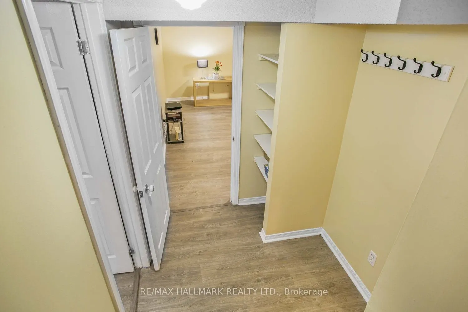 2112 TRUSCOTT Drive, #LOWER
