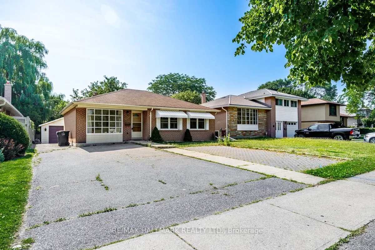 2112 TRUSCOTT Drive, #LOWER