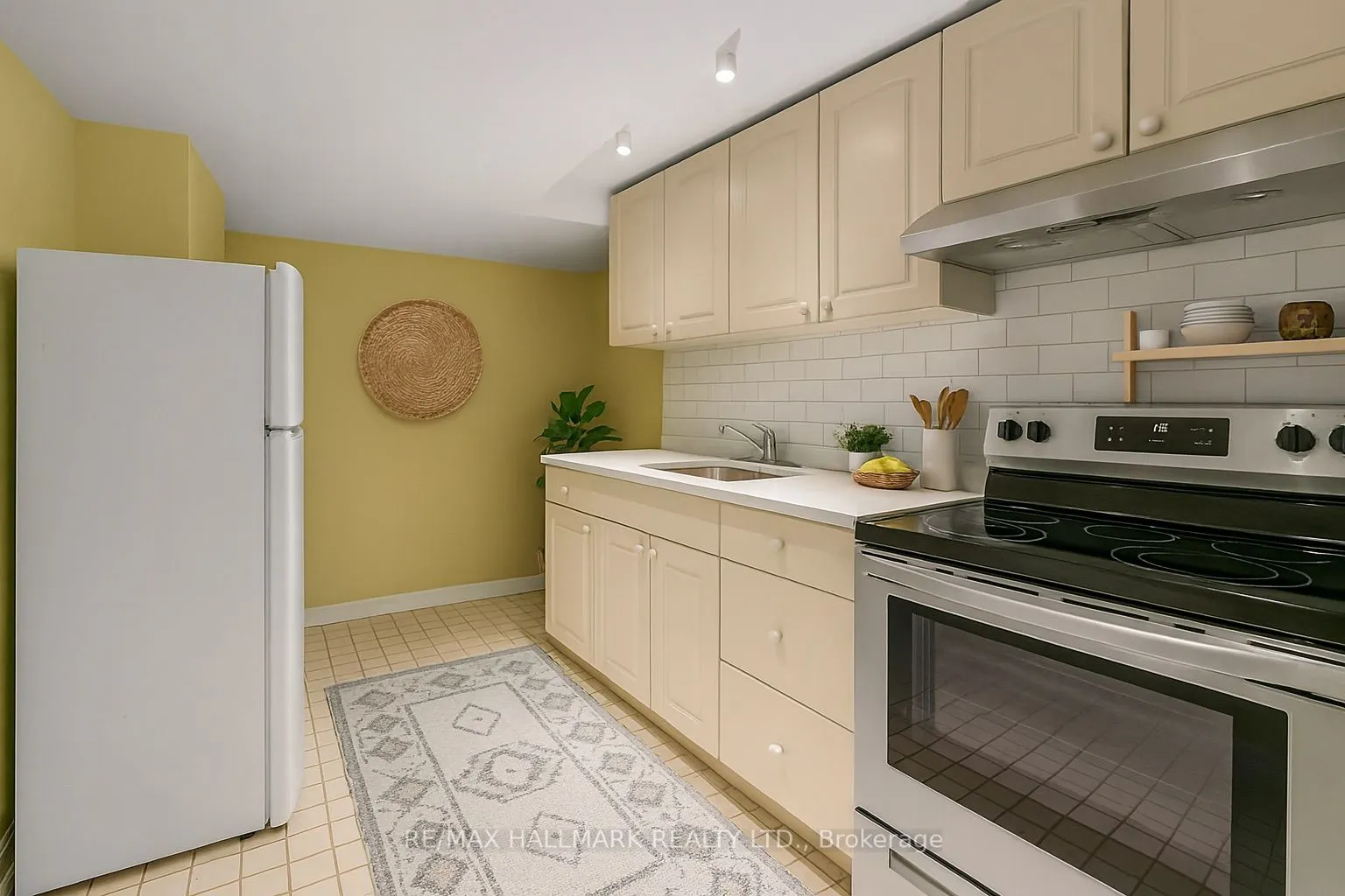 2112 TRUSCOTT Drive, #LOWER