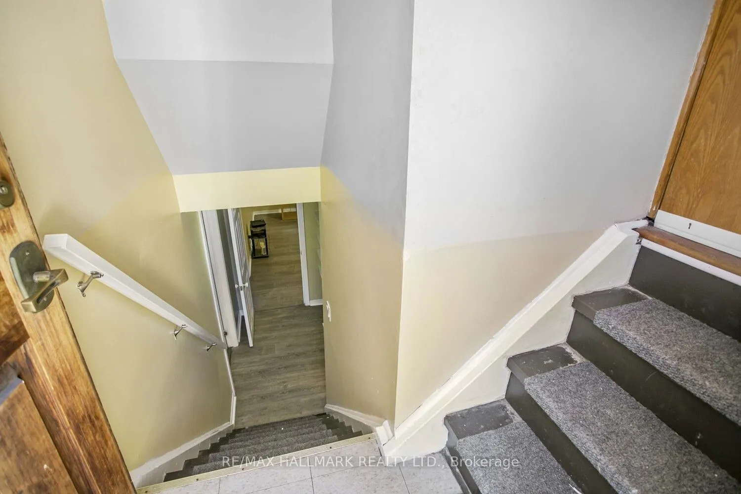2112 TRUSCOTT Drive, #LOWER