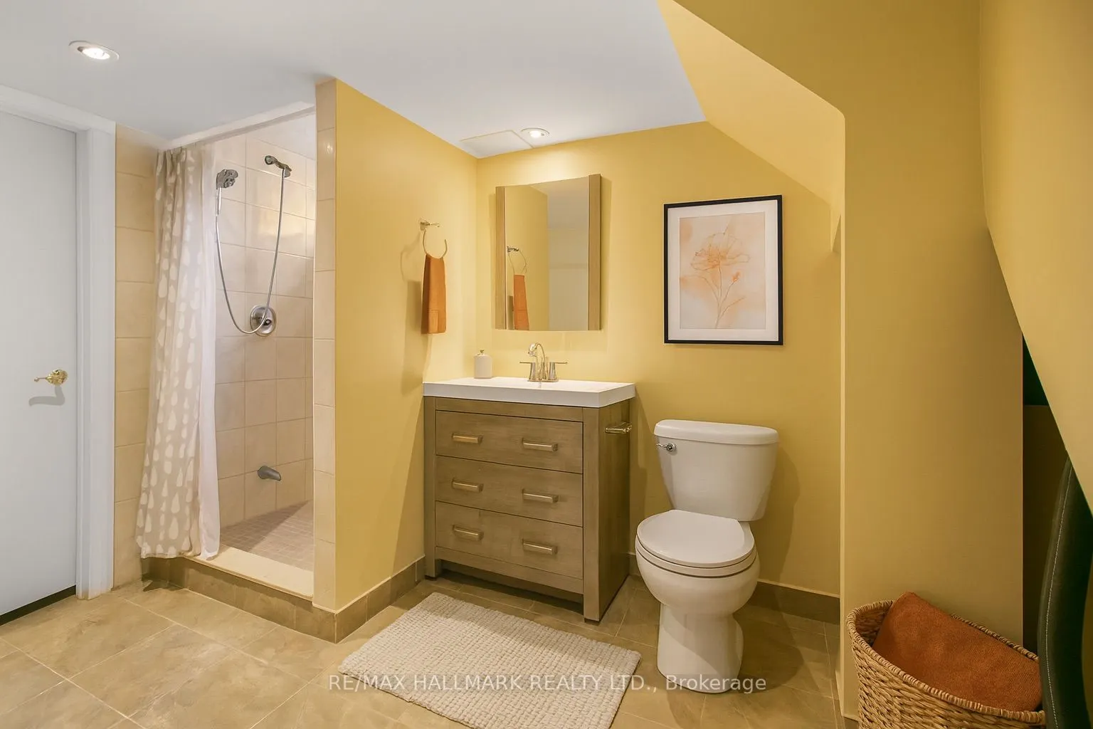 2112 TRUSCOTT Drive, #LOWER