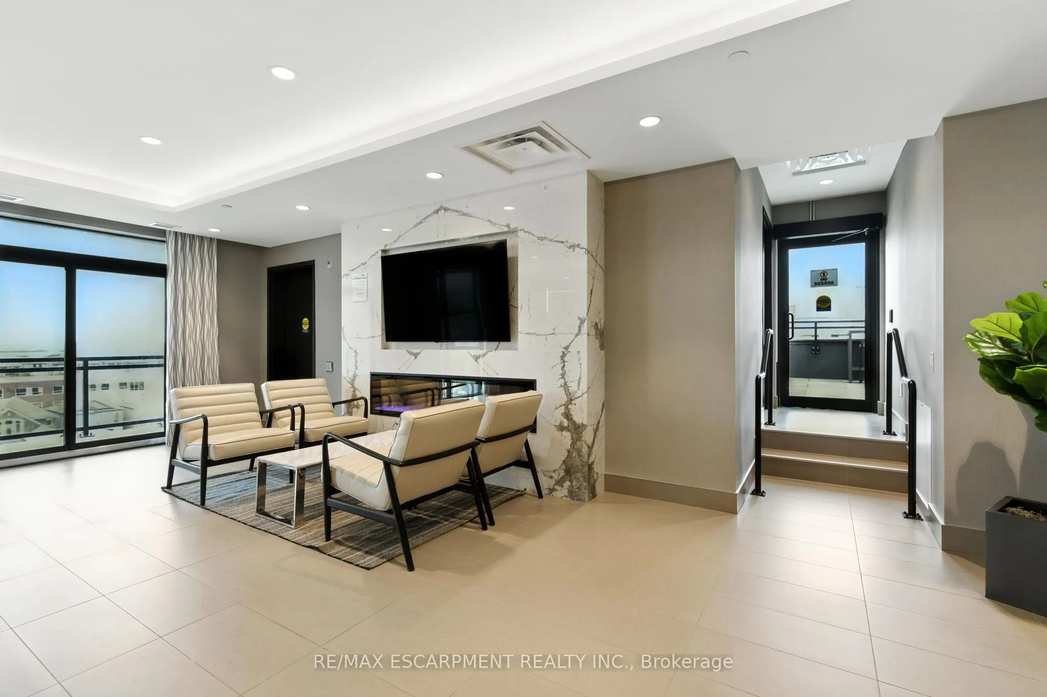470 Gordon Krantz Avenue, #404