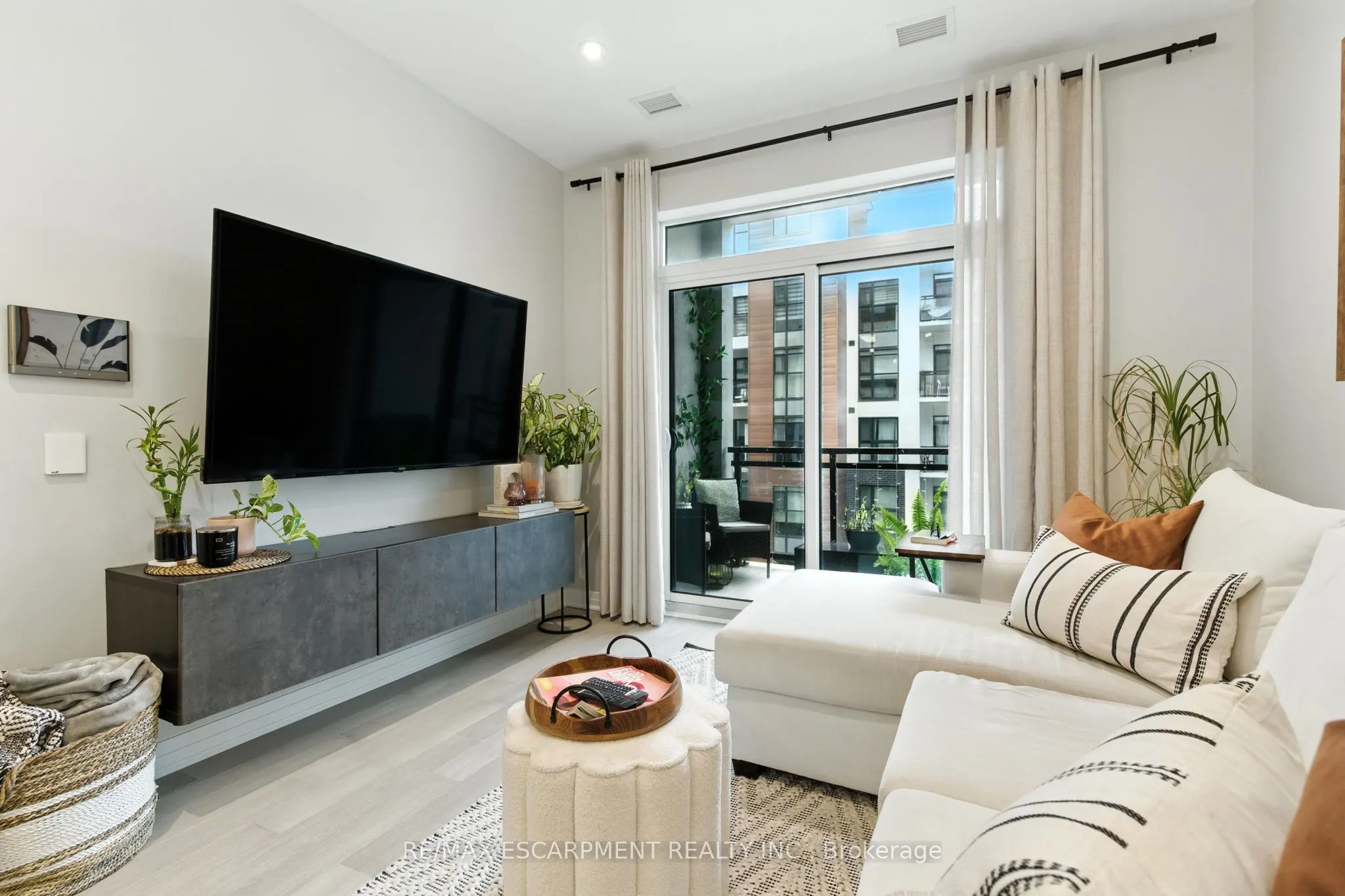 470 Gordon Krantz Avenue, #404