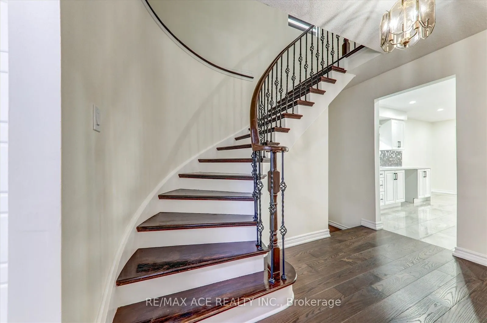 475 Wallenberg Crescent