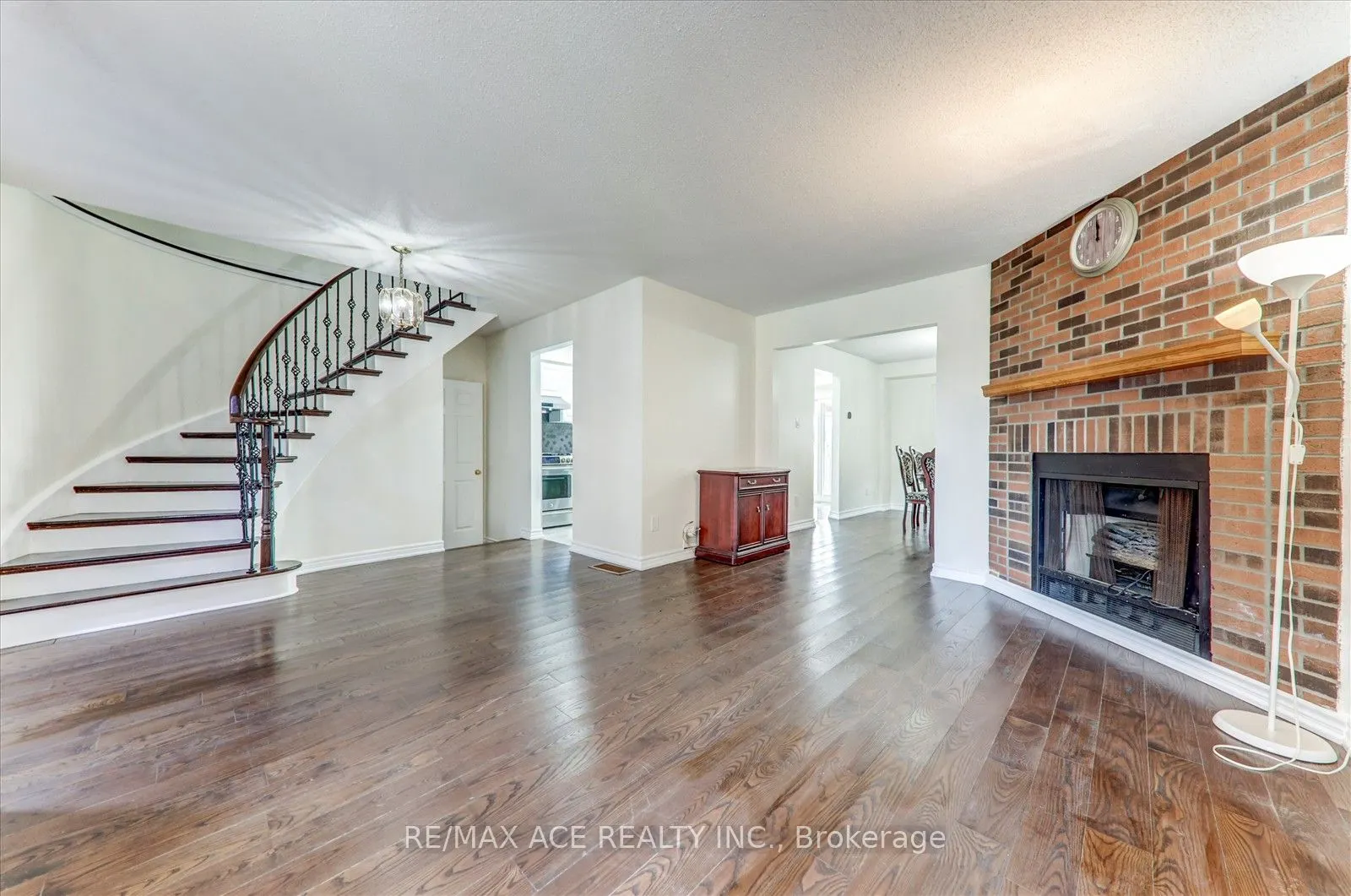 475 Wallenberg Crescent