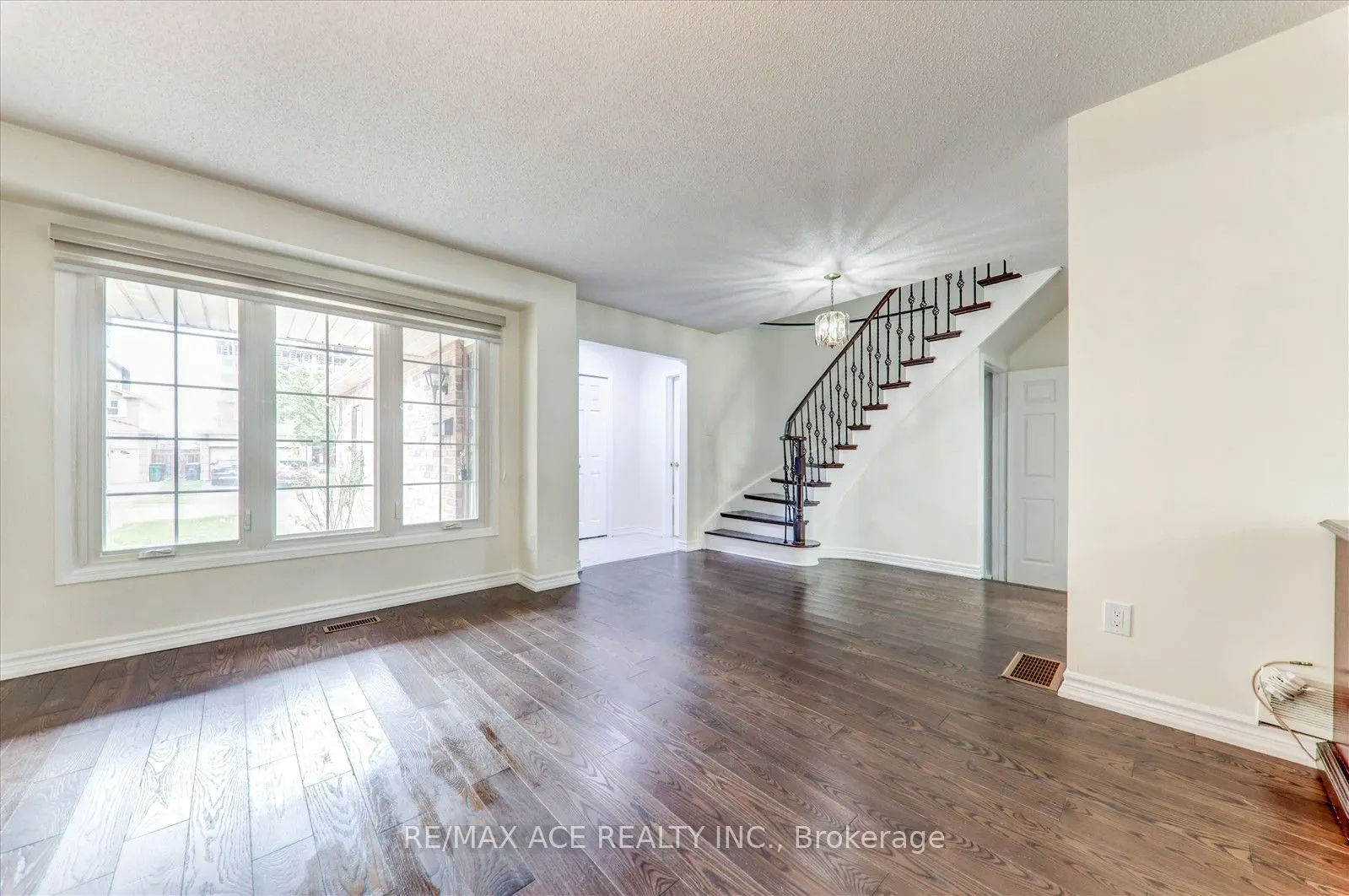 475 Wallenberg Crescent