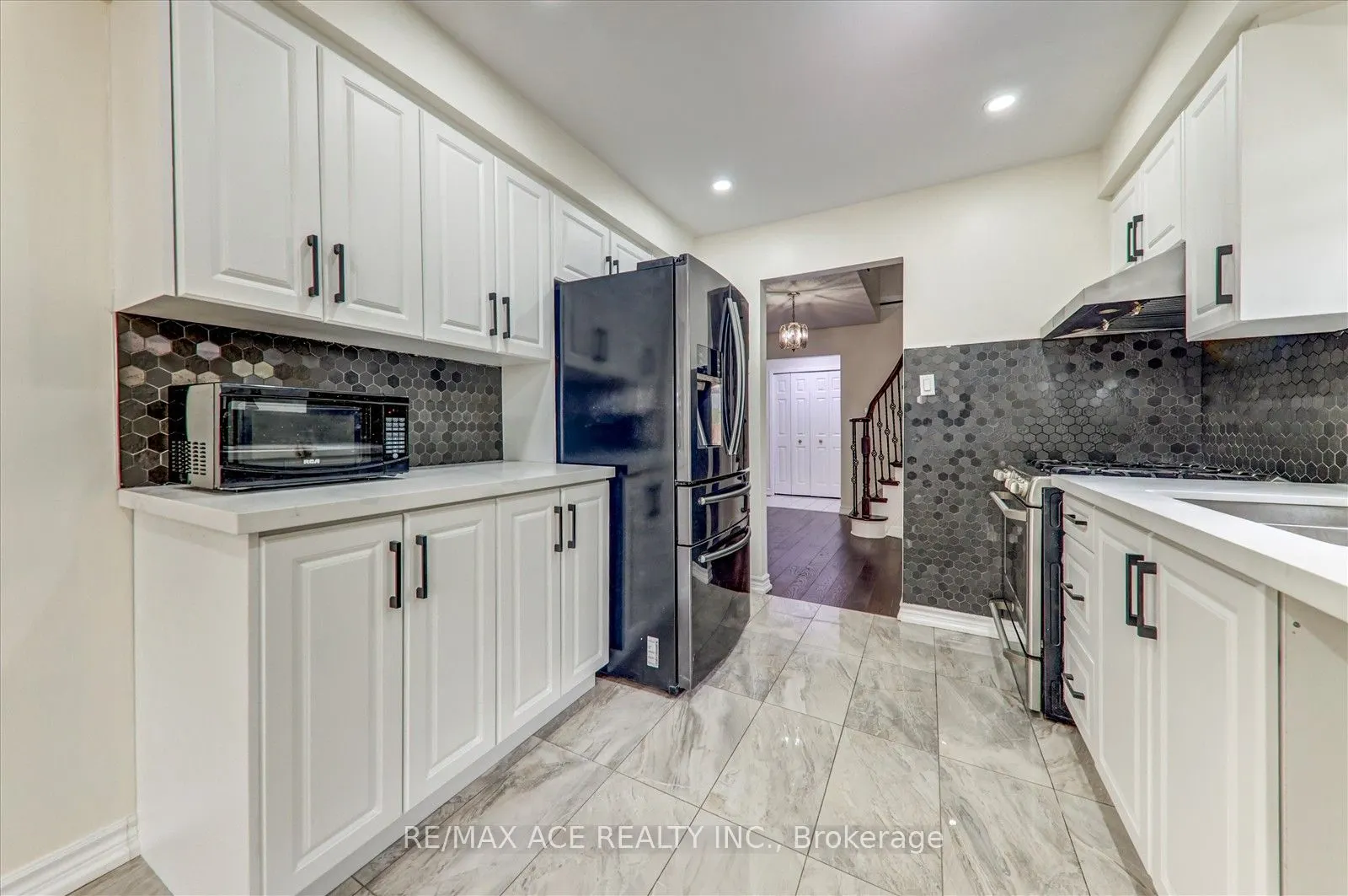 475 Wallenberg Crescent