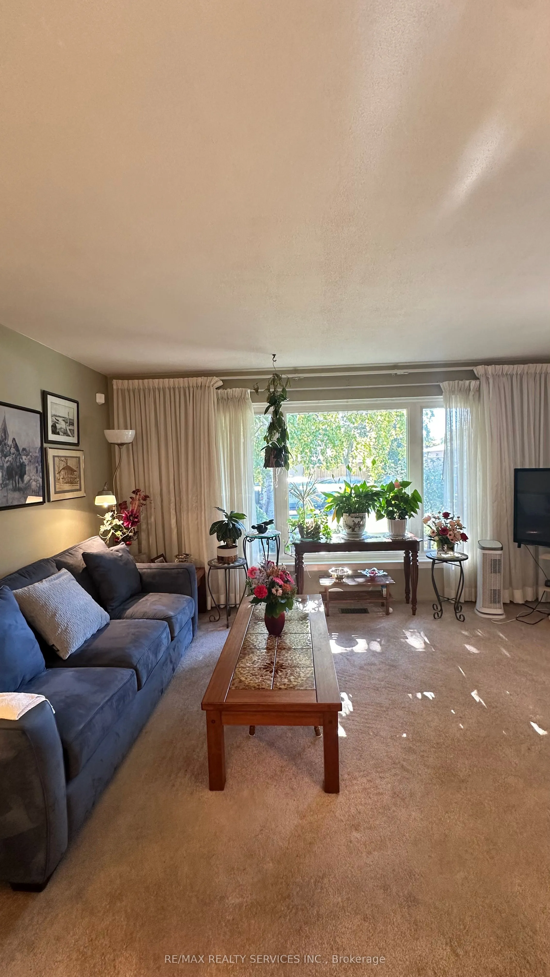 59 Belmont Drive E