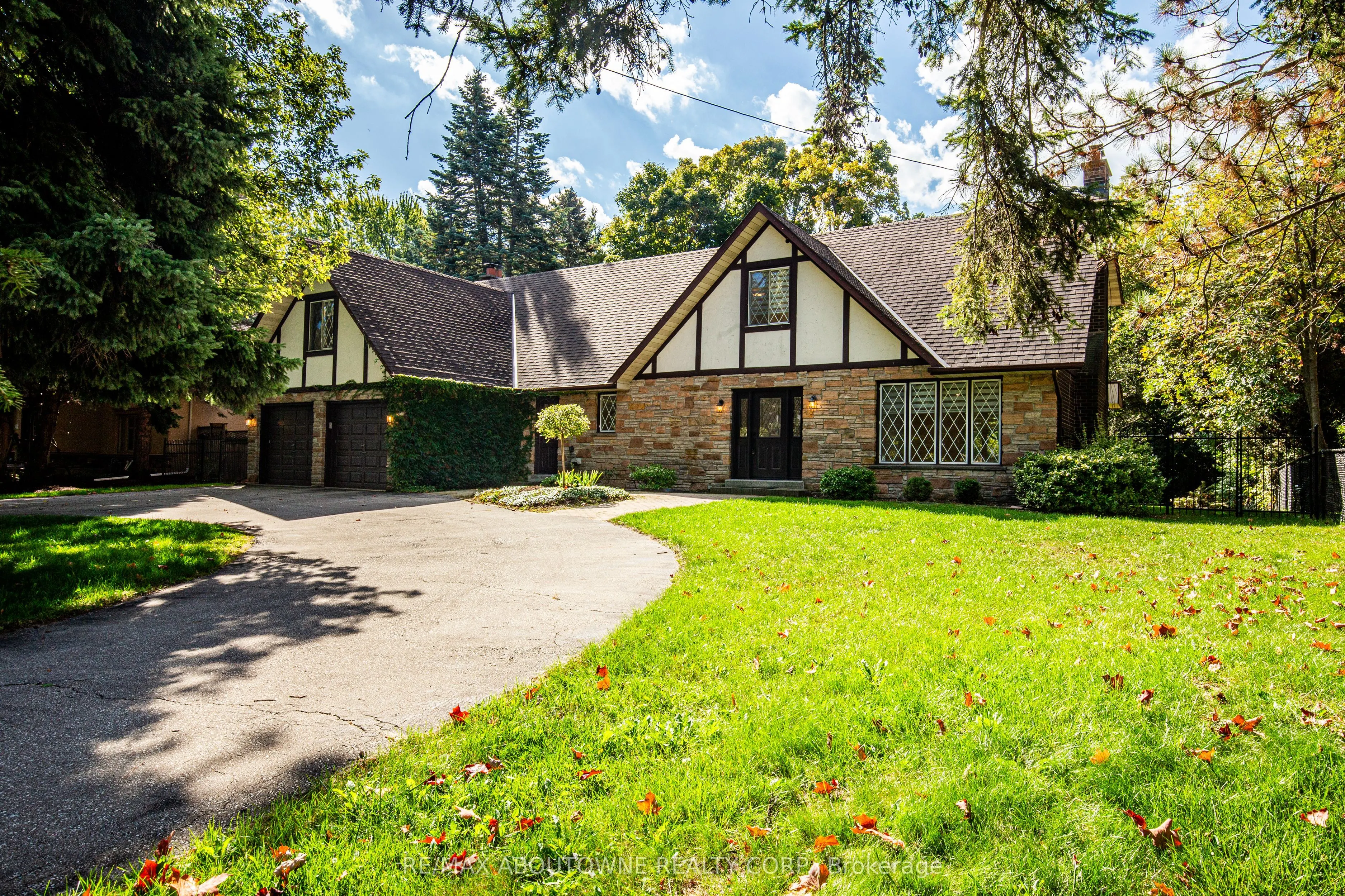 30 Birkbank Drive