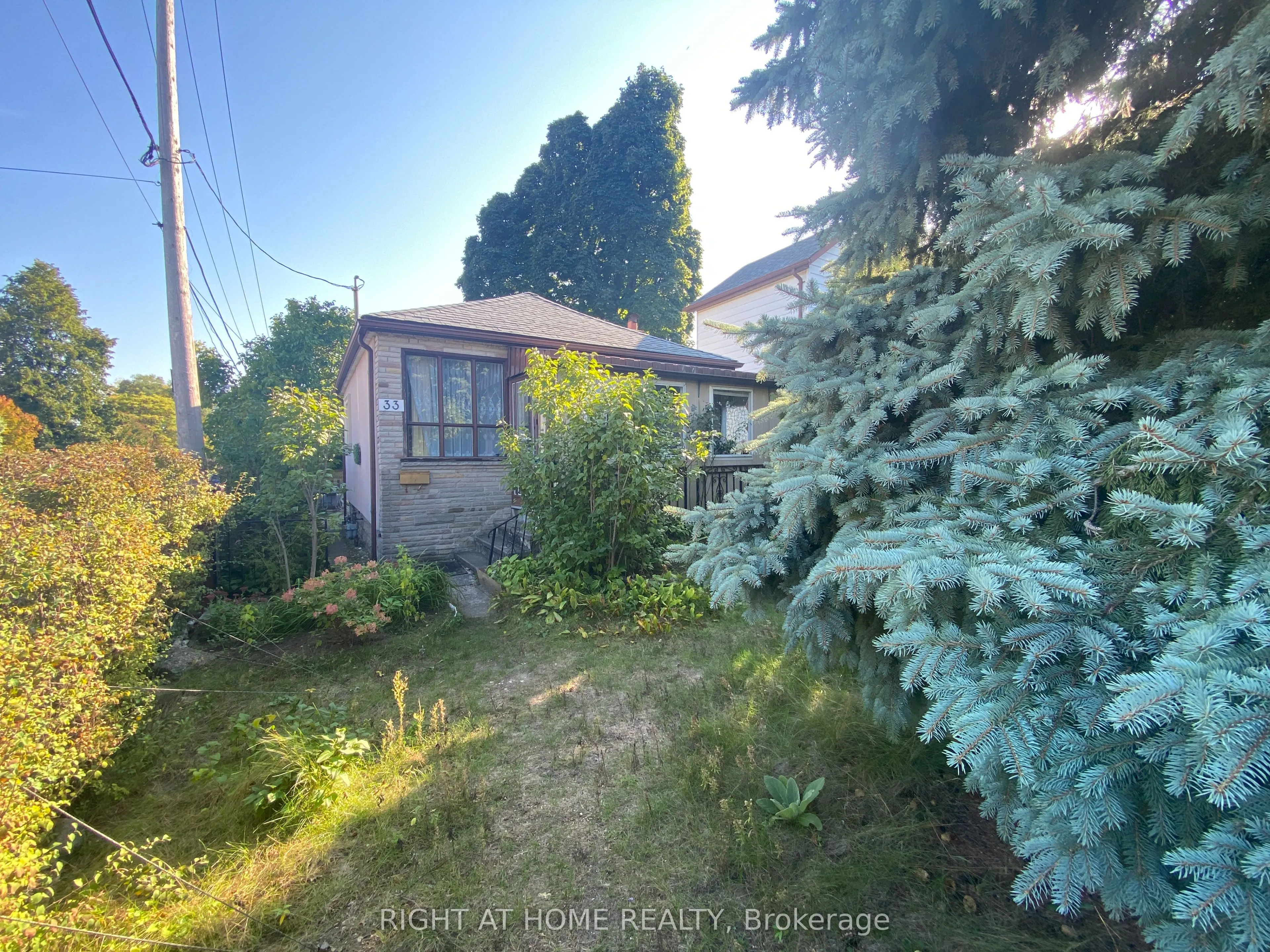 33 Waniska Avenue