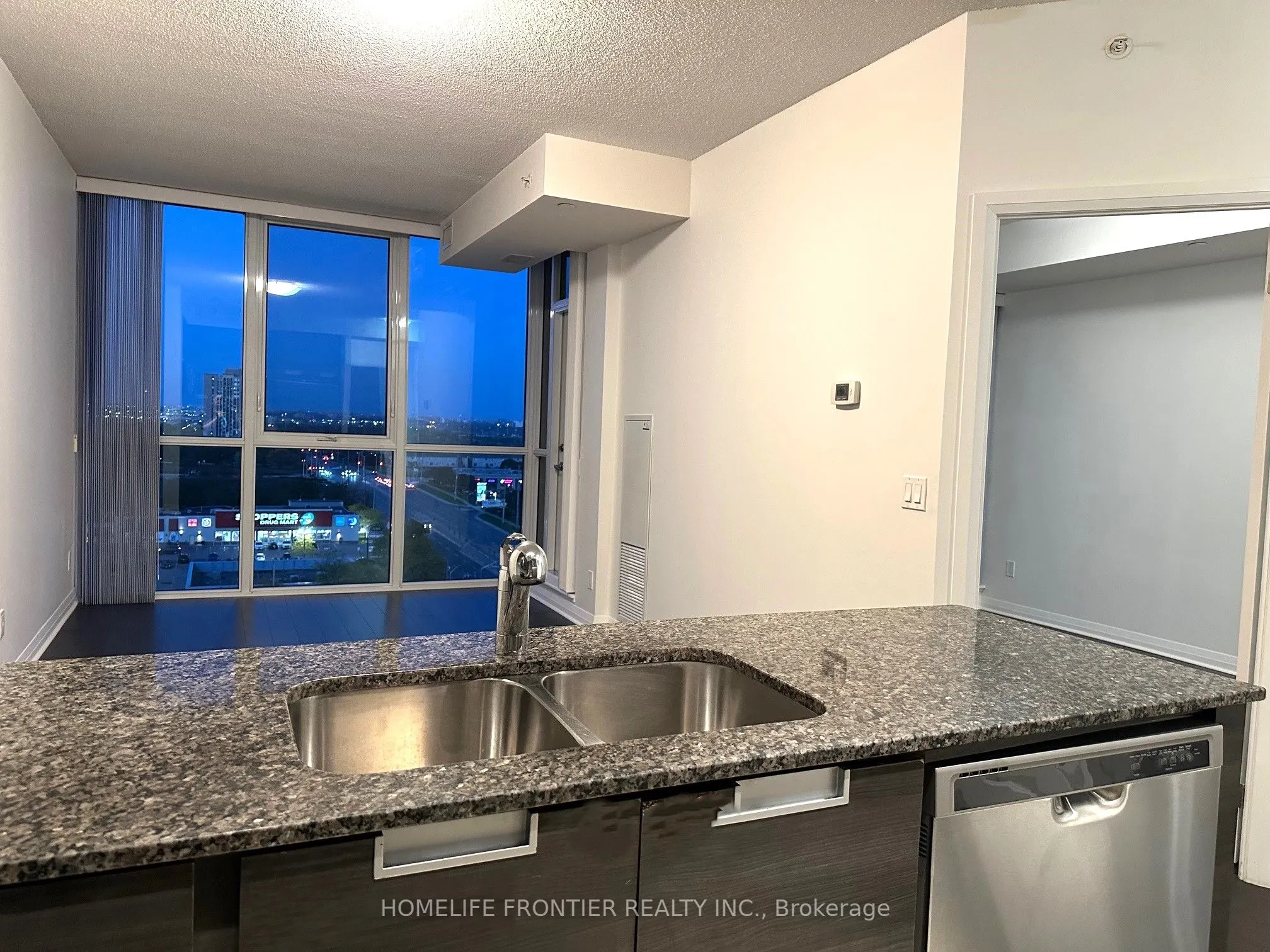 55 Eglinton Avenue W, #1106