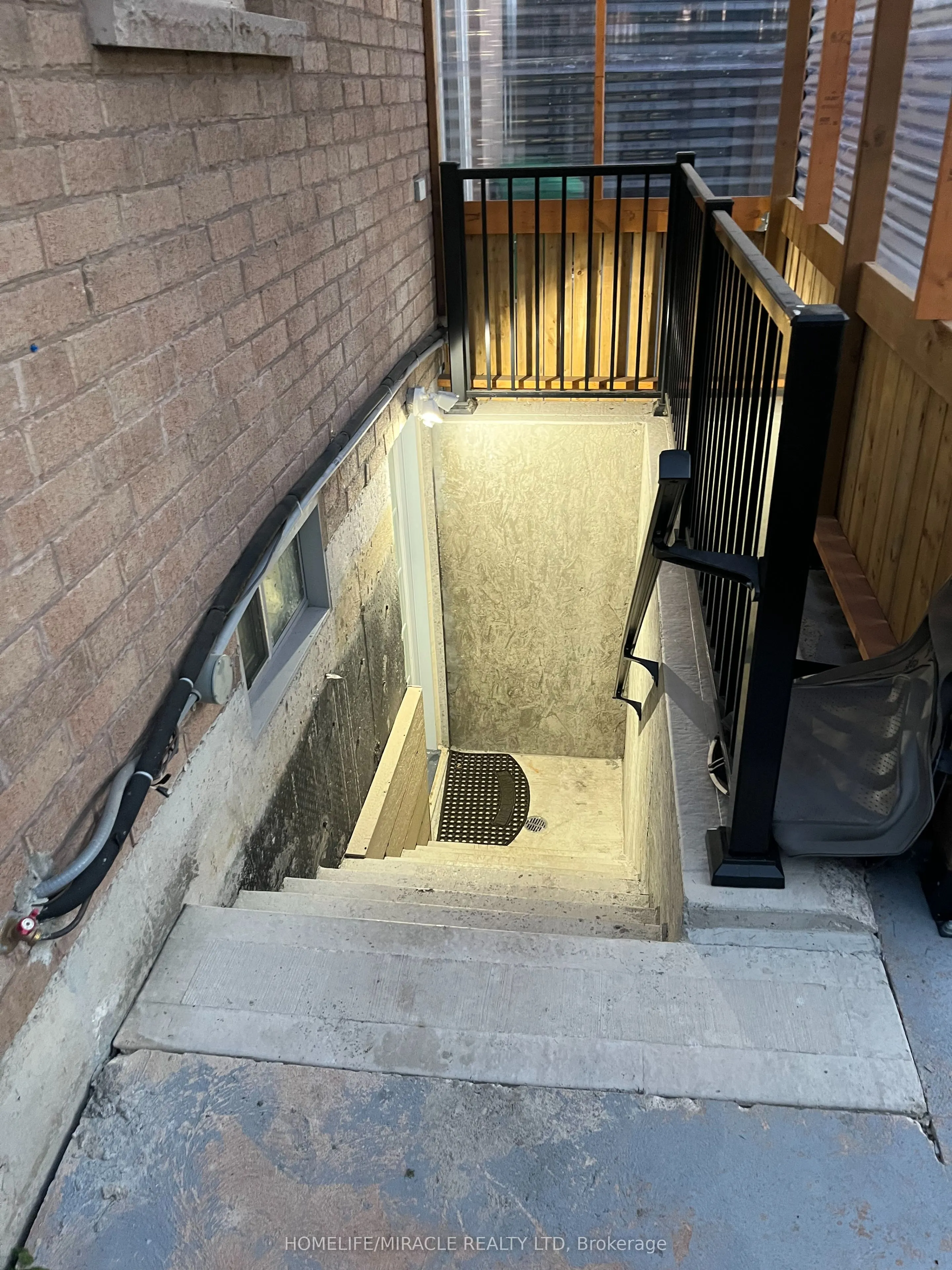 24 Roundstone Drive