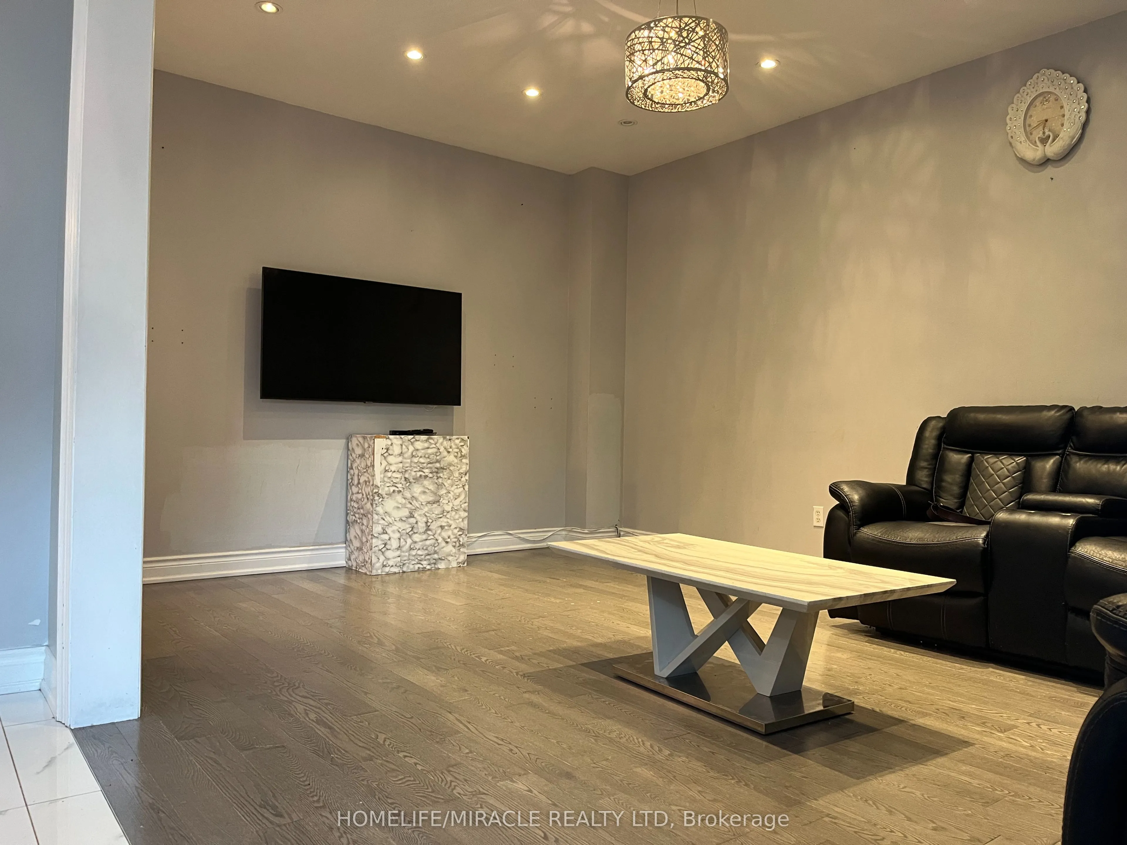 24 Roundstone Drive