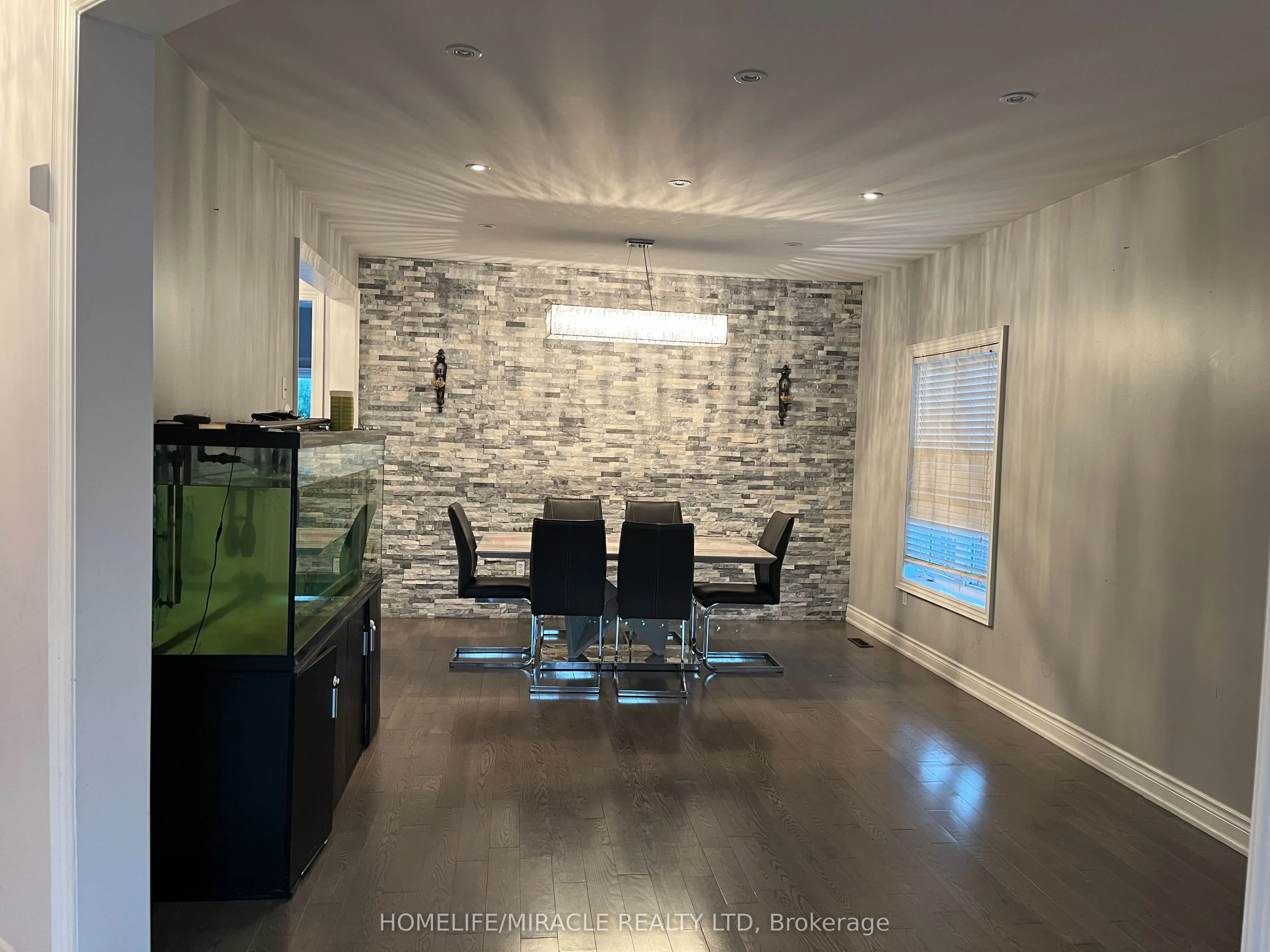 24 Roundstone Drive