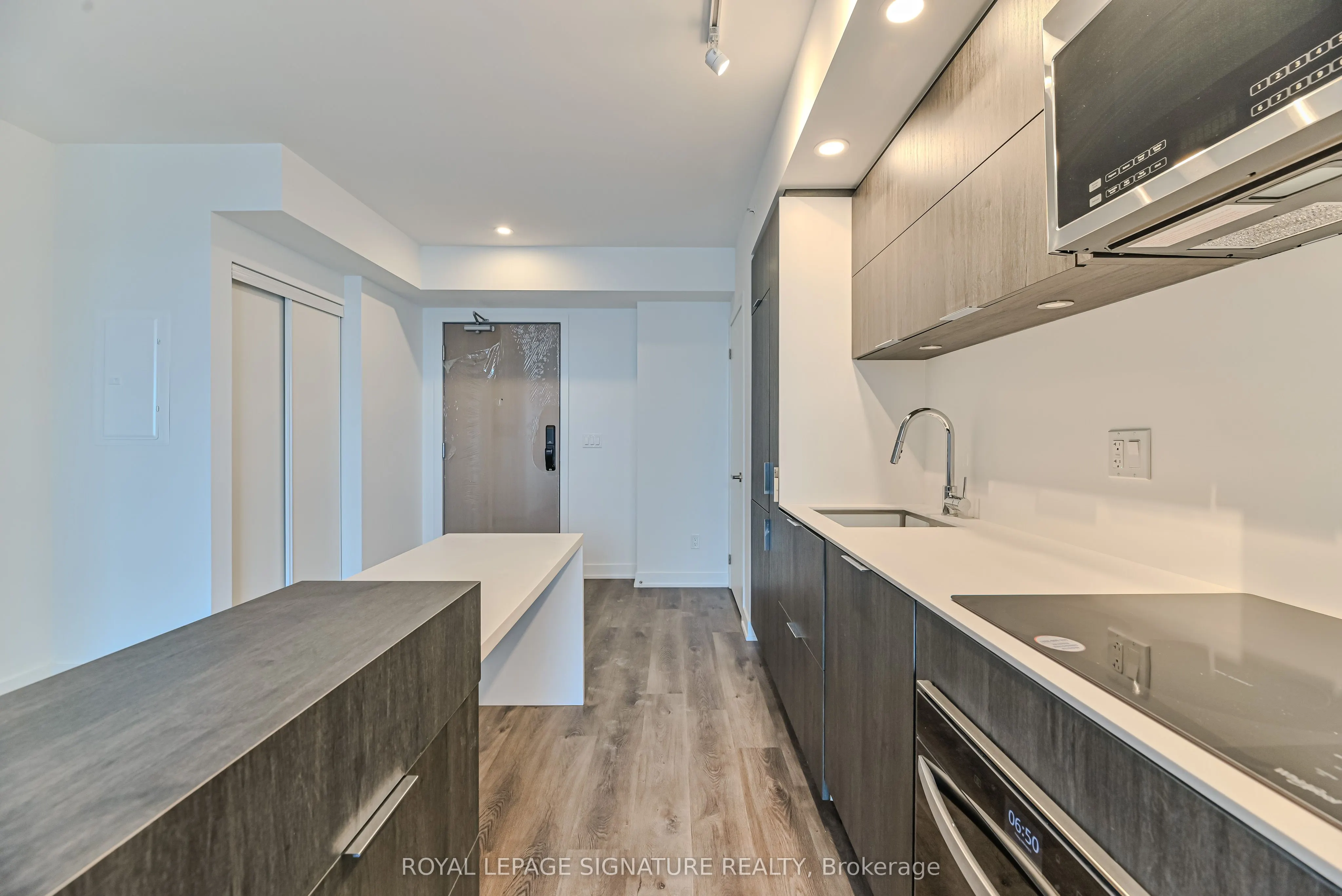 370 Martha Street, #1606