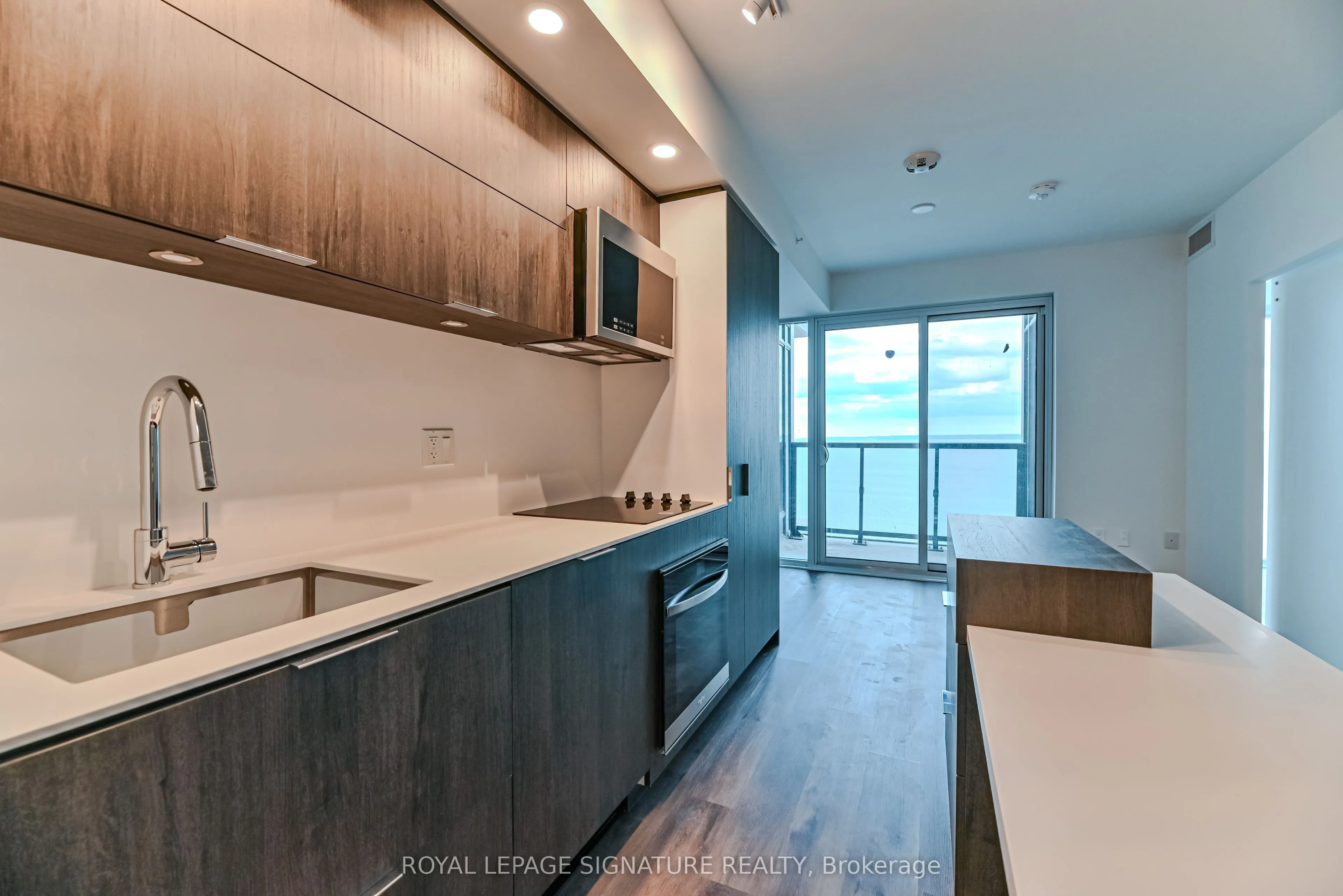 370 Martha Street, #1606