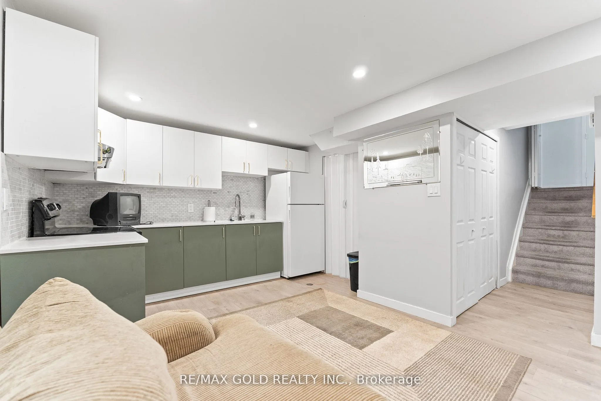 1 Greenbriar Road