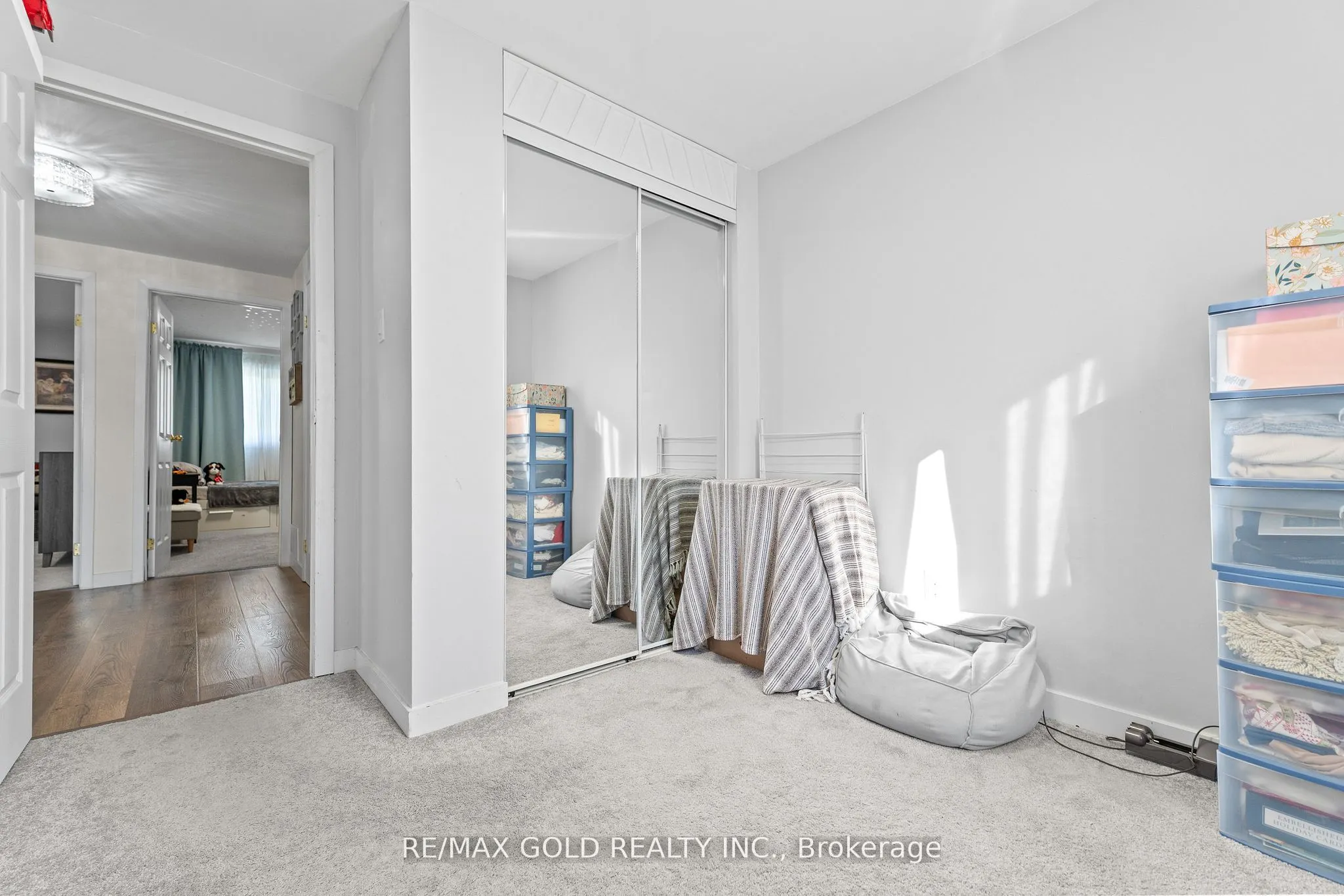 1 Greenbriar Road