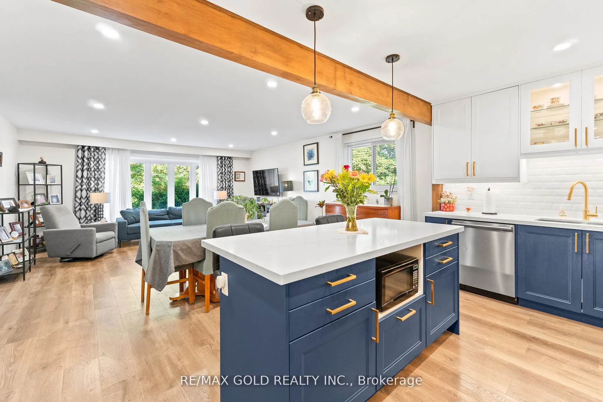 1 Greenbriar Road