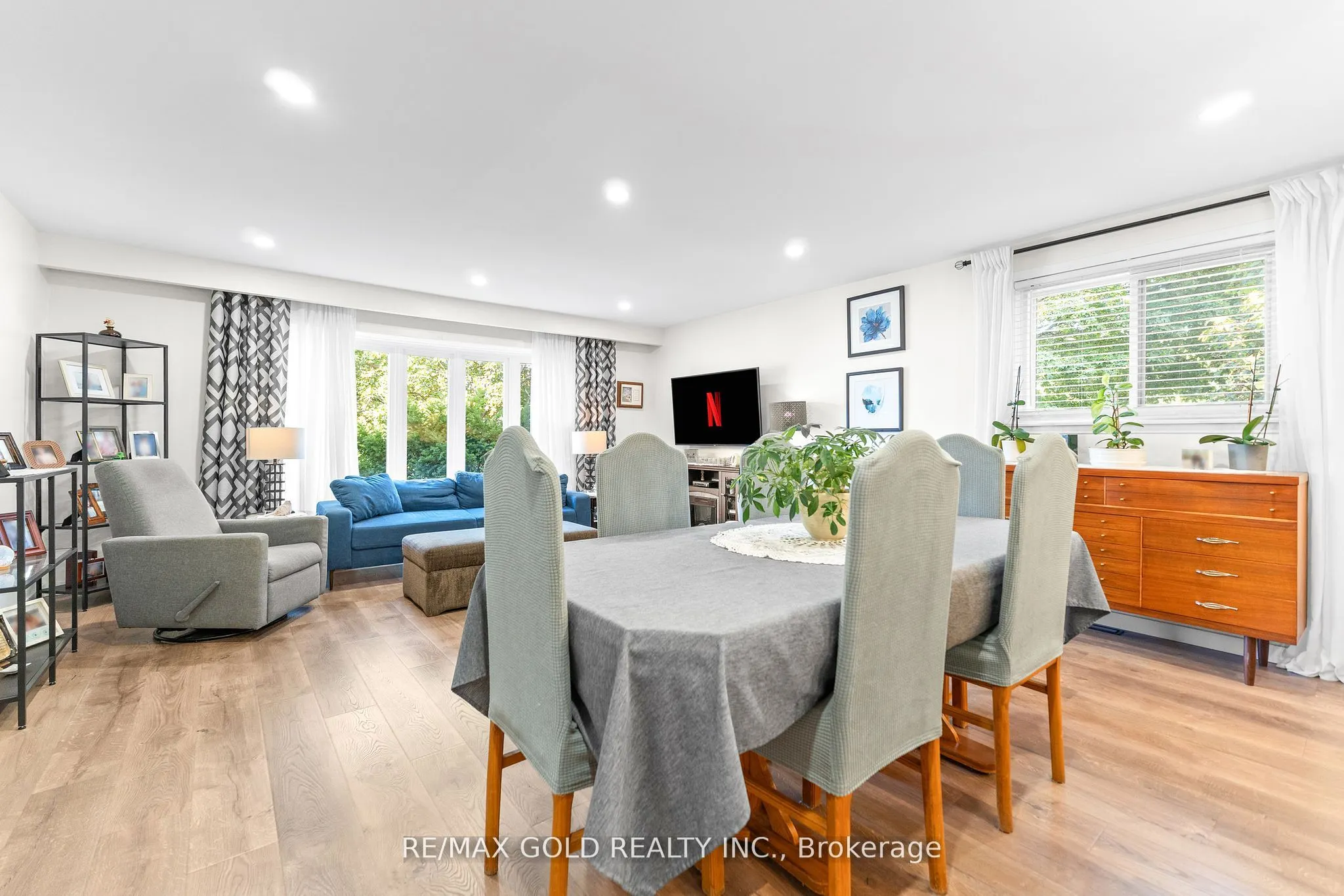 1 Greenbriar Road