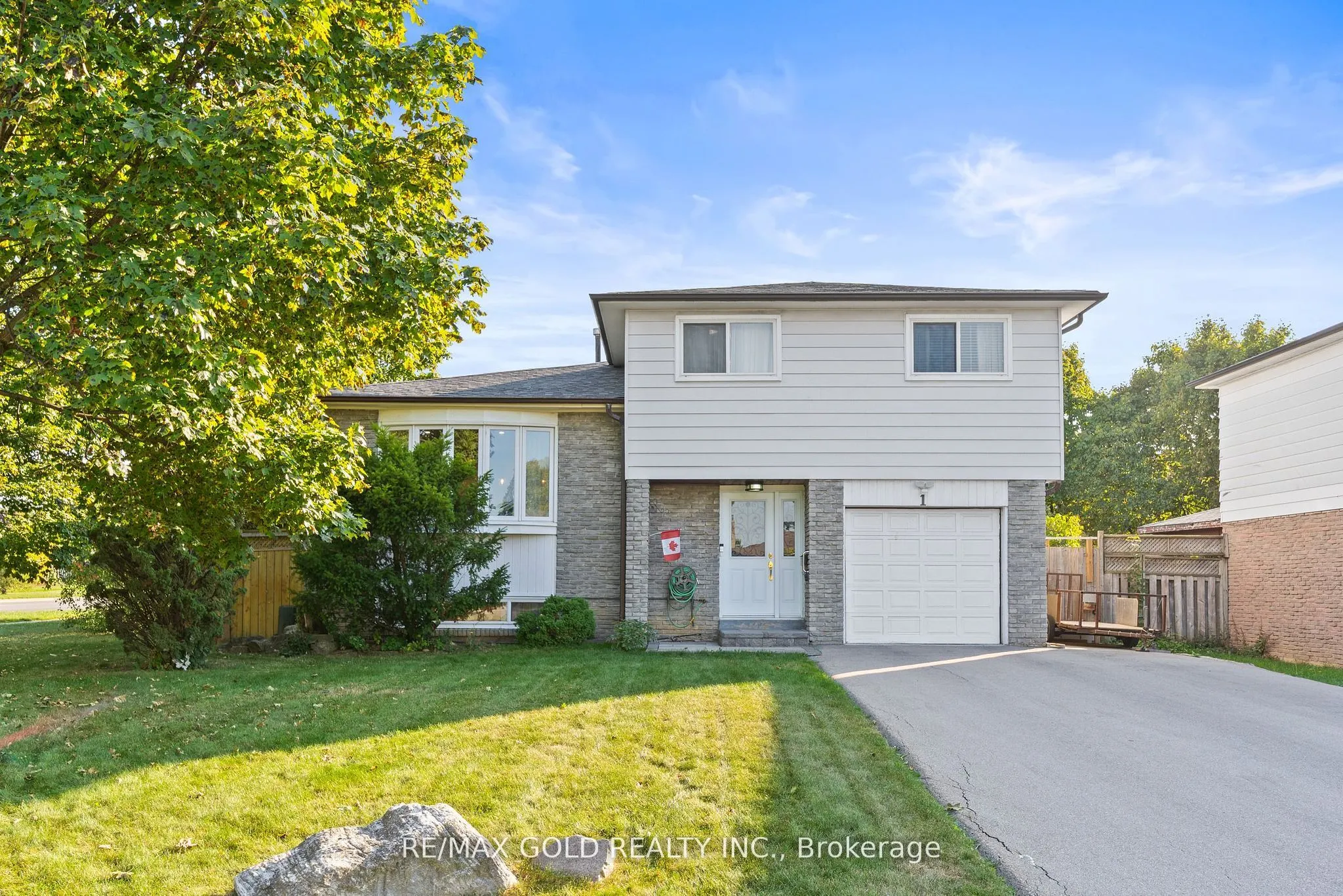 1 Greenbriar Road