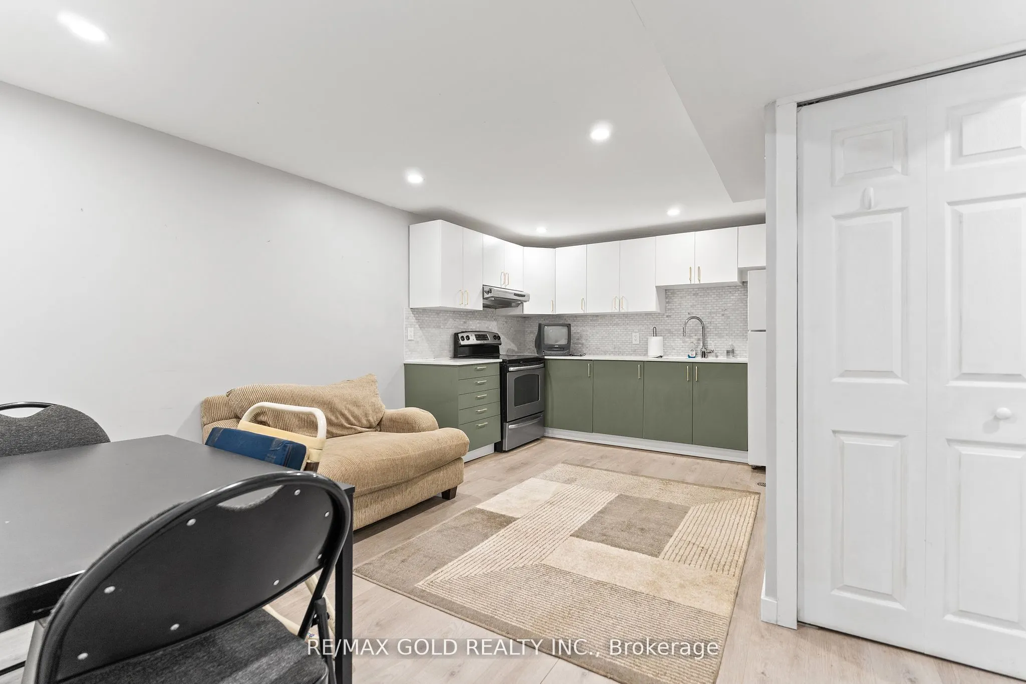 1 Greenbriar Road