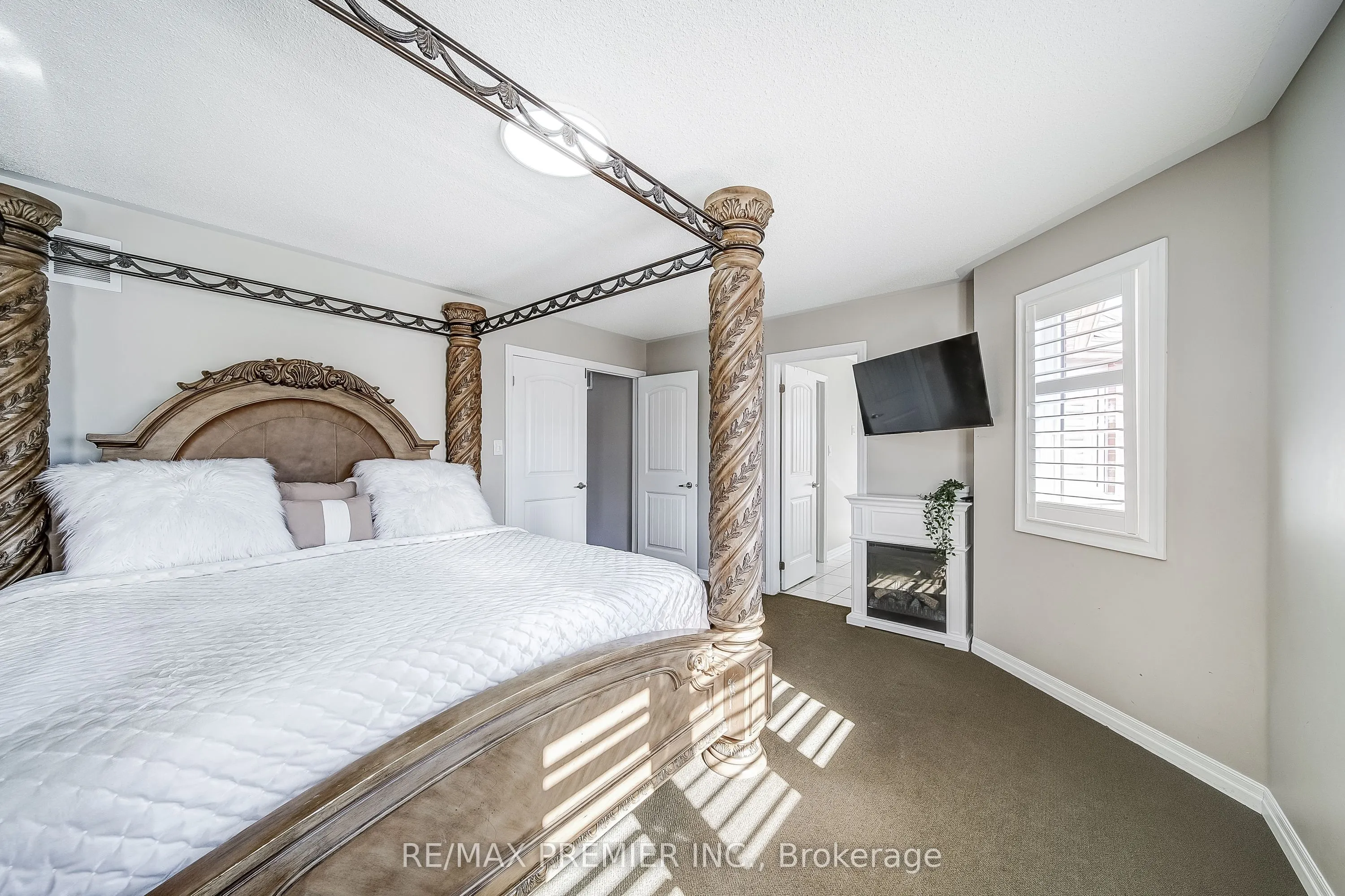 2195 Kwinter Road