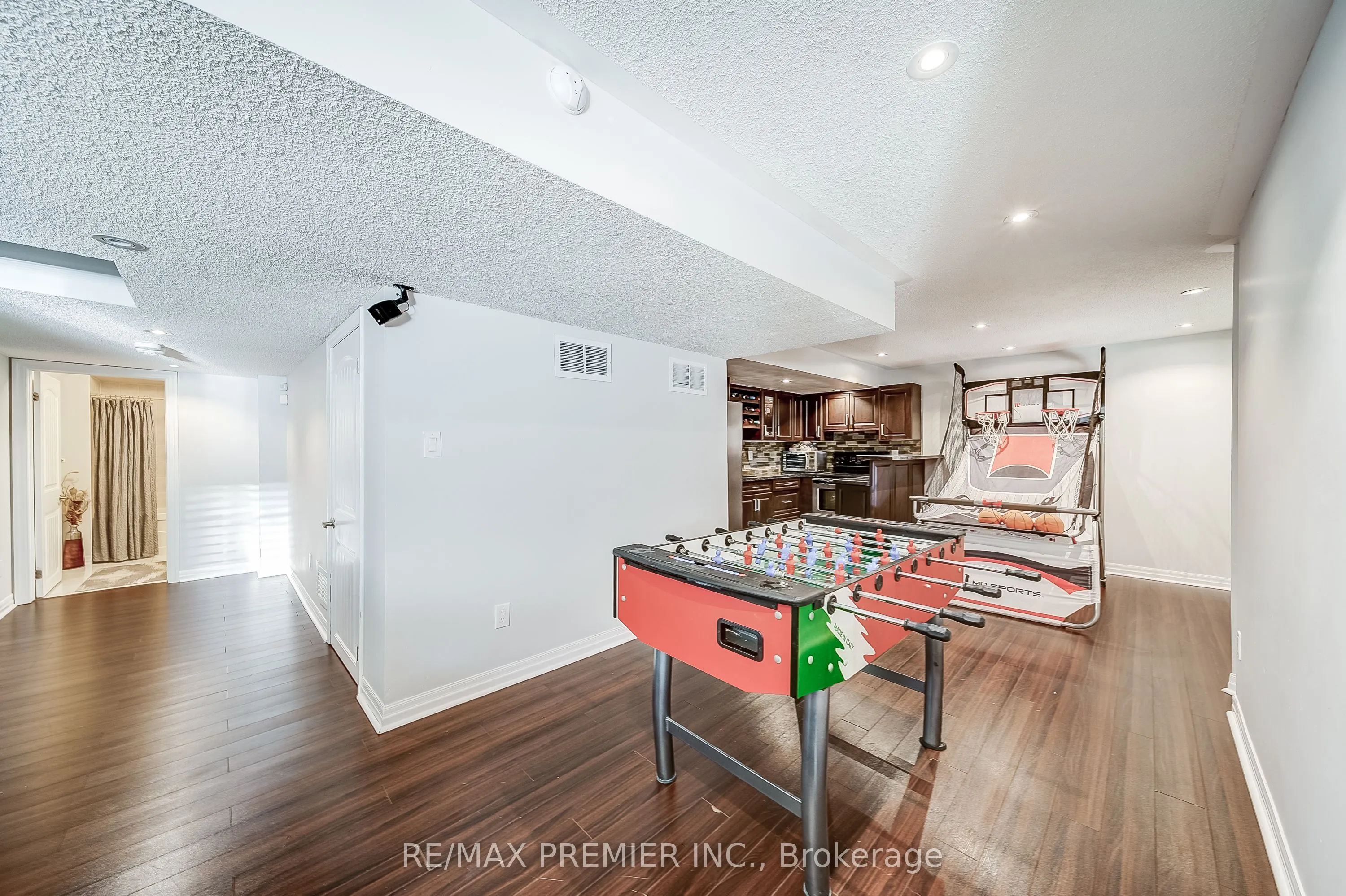 2195 Kwinter Road