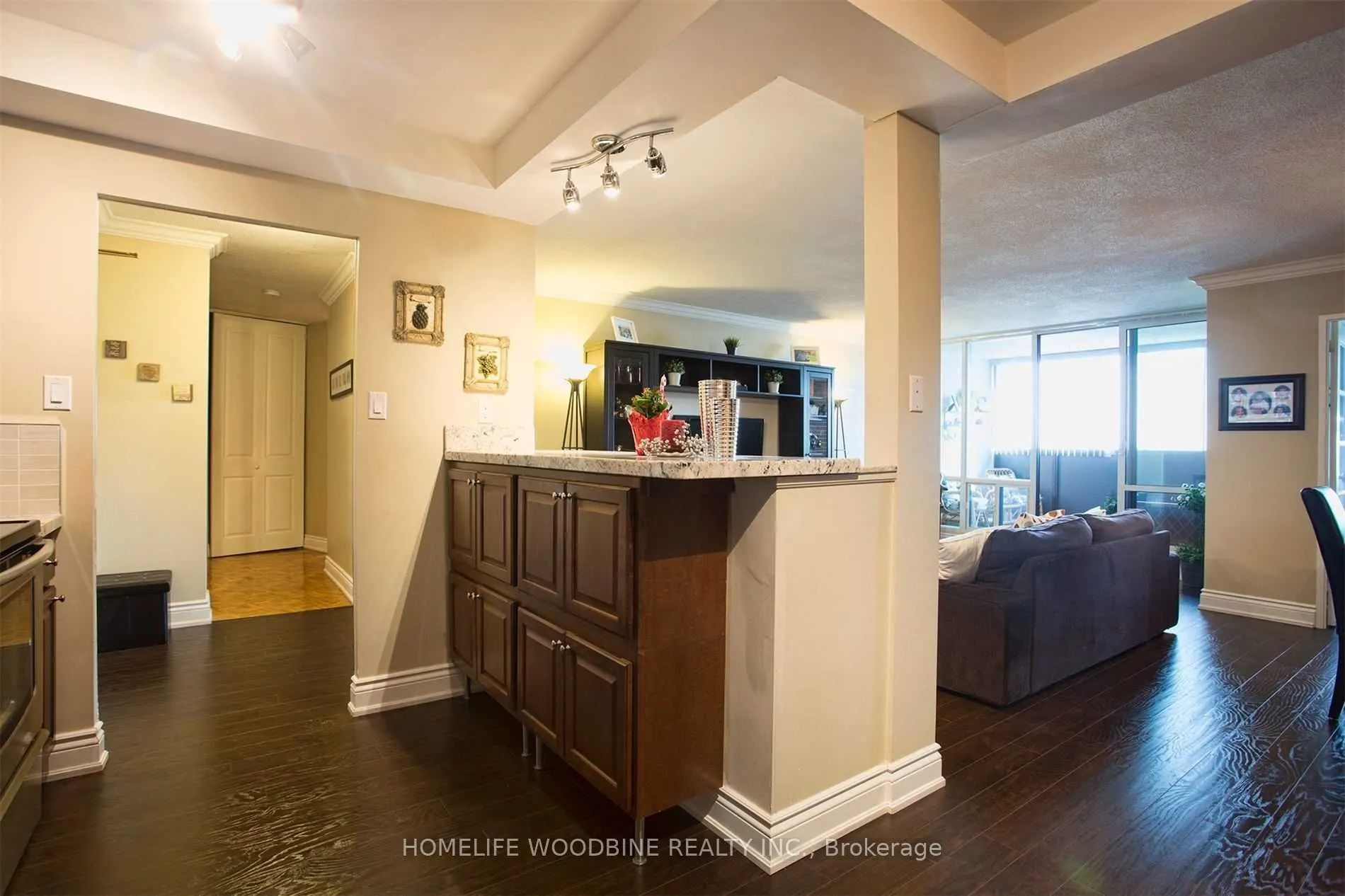 716 The West Mall, #906 (Room)