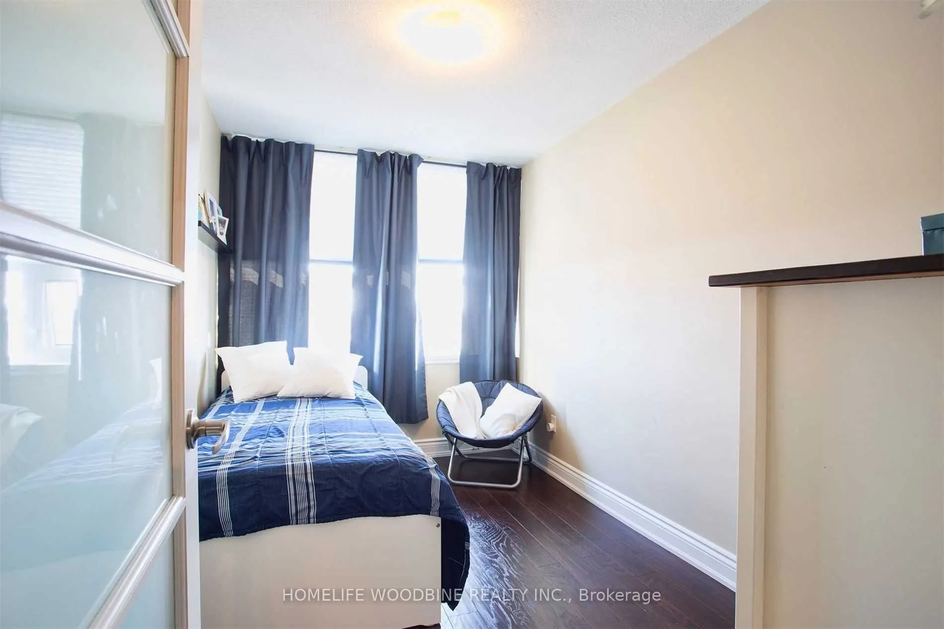 716 The West Mall, #906 (Room)