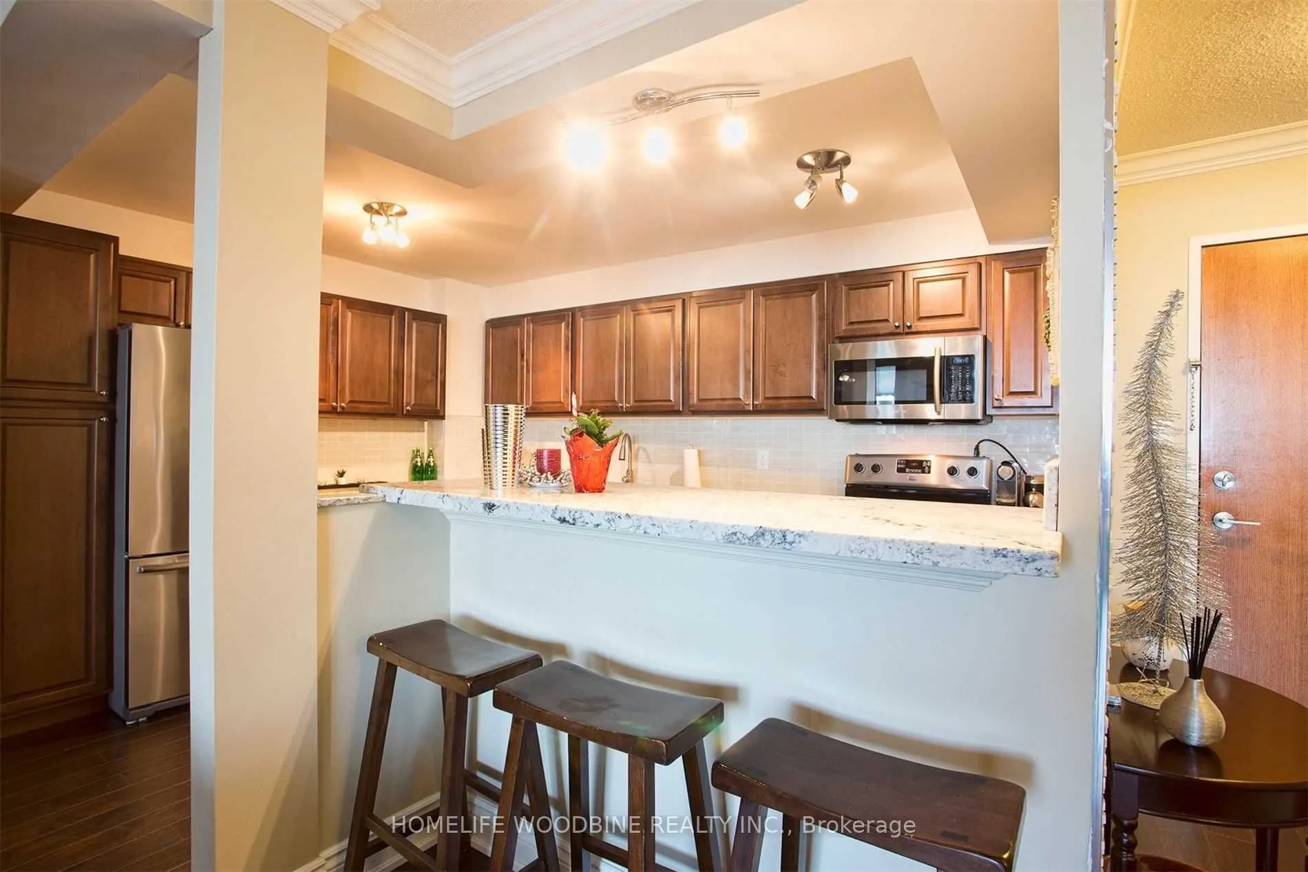 716 The West Mall, #906 (Room)