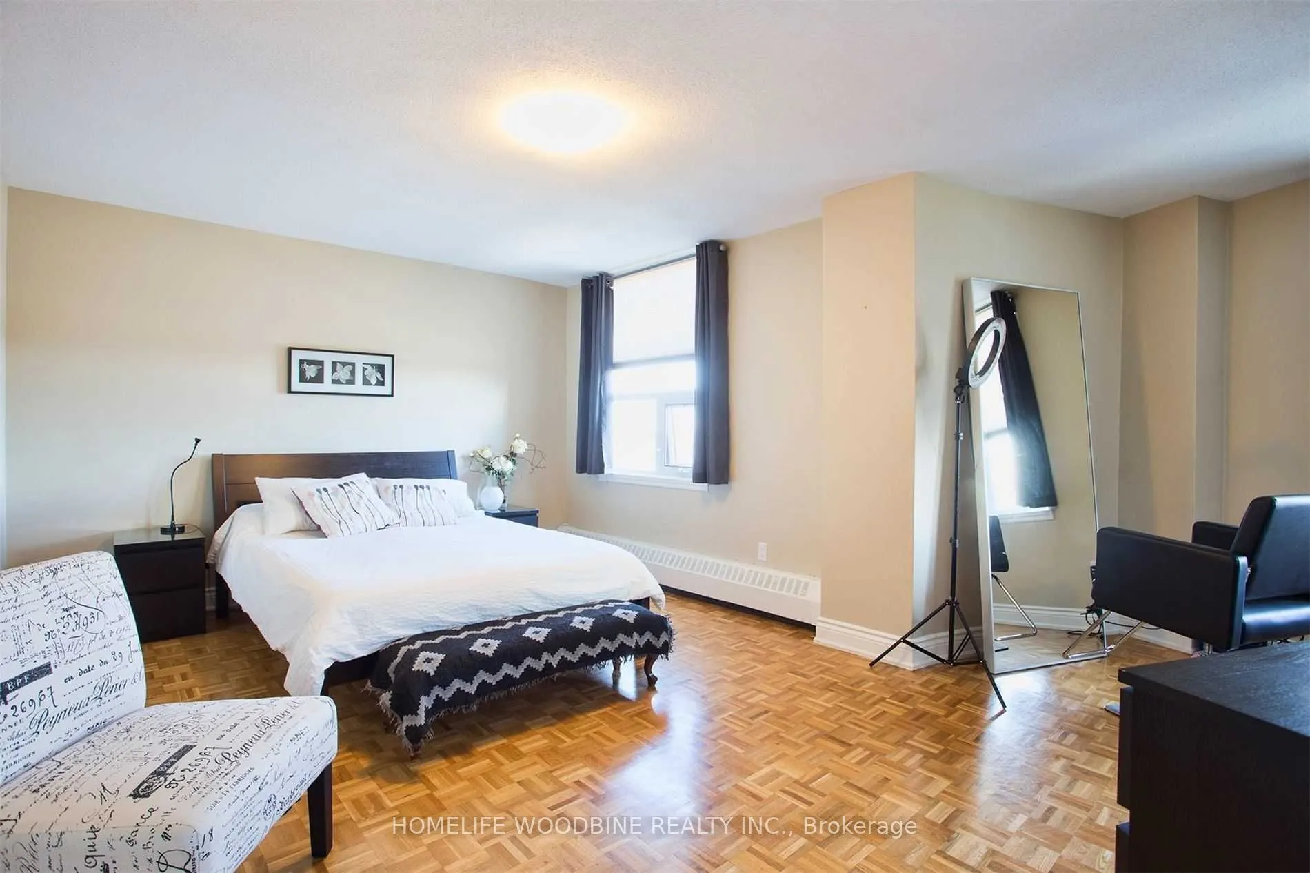 716 The West Mall, #906 (Room)
