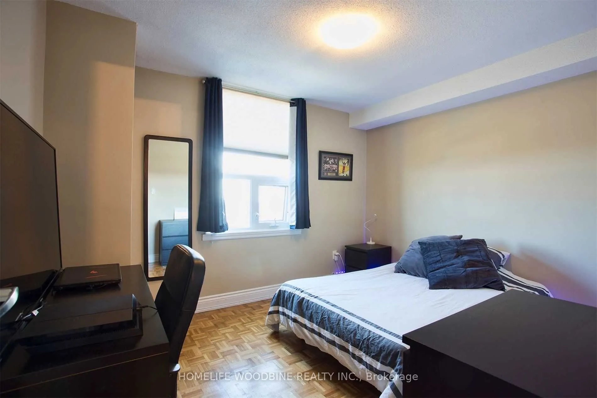 716 The West Mall, #906 (Room)
