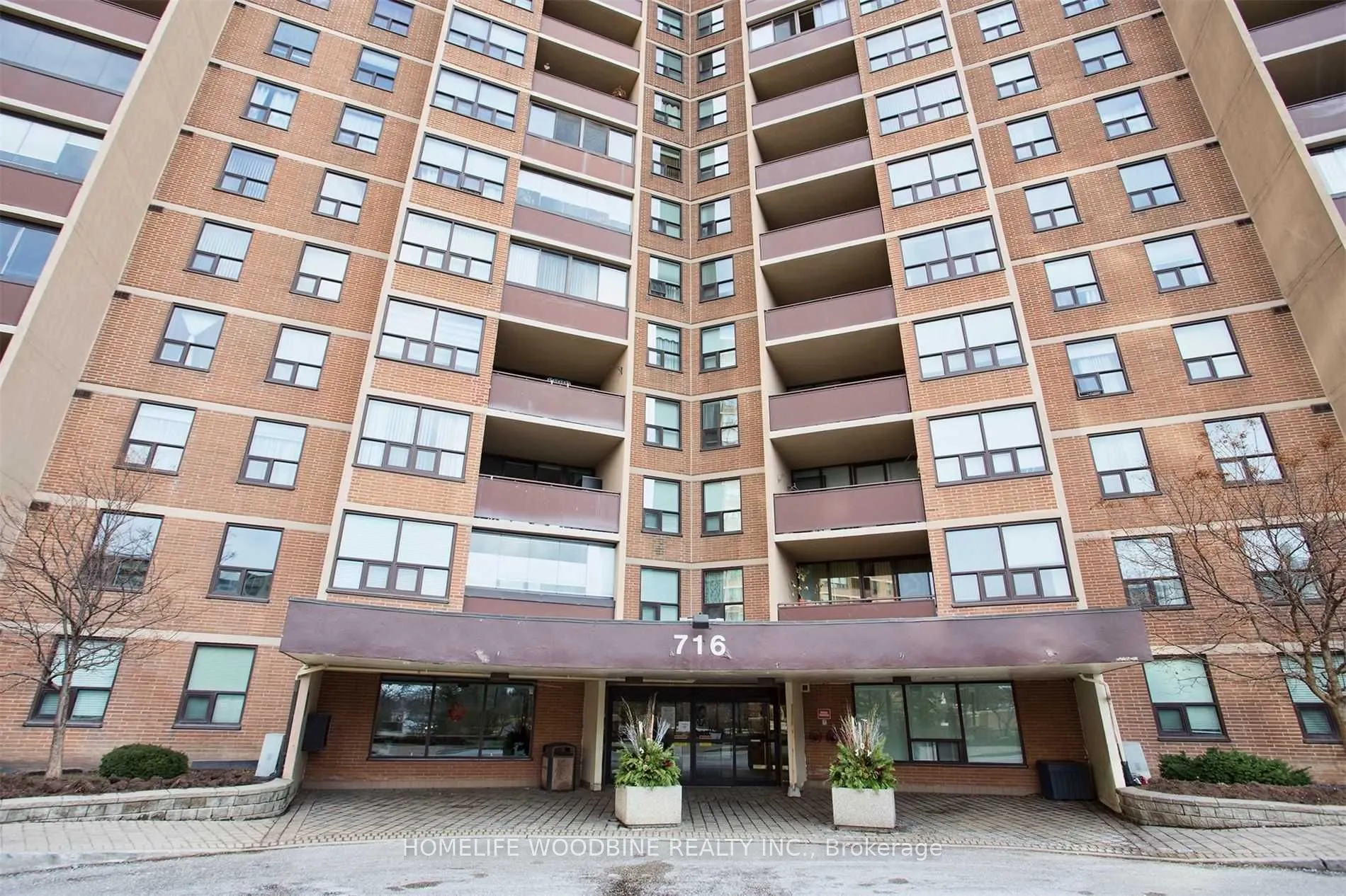 716 The West Mall, #906 (Room)