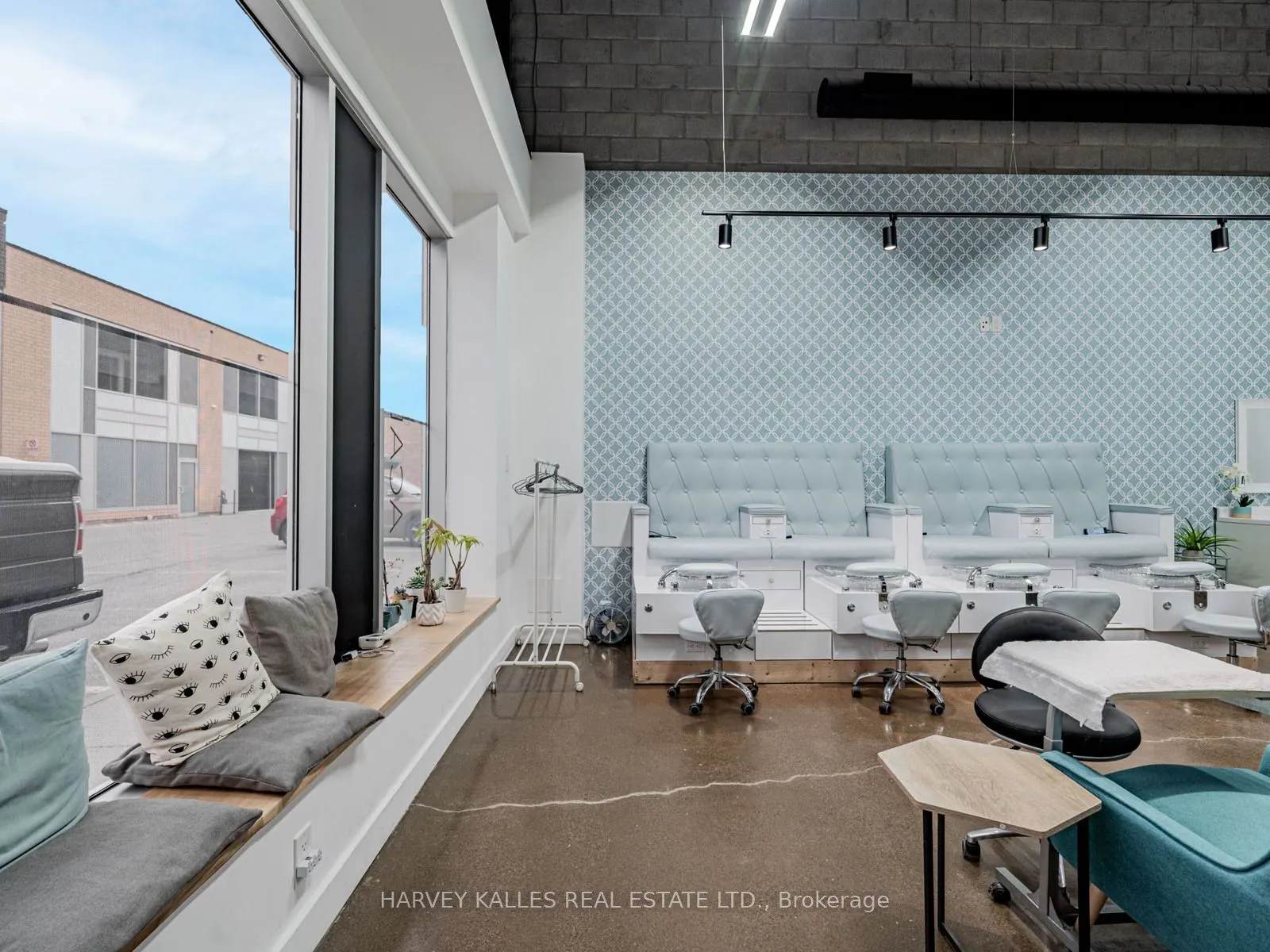 1215 Queensway E, #57