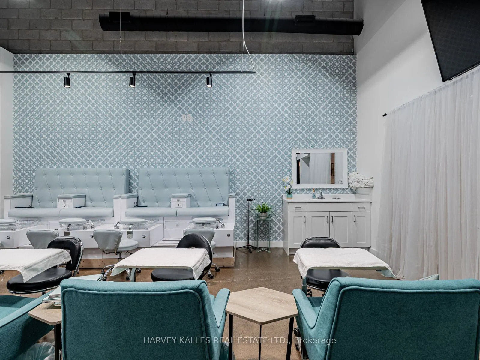 1215 Queensway E, #57
