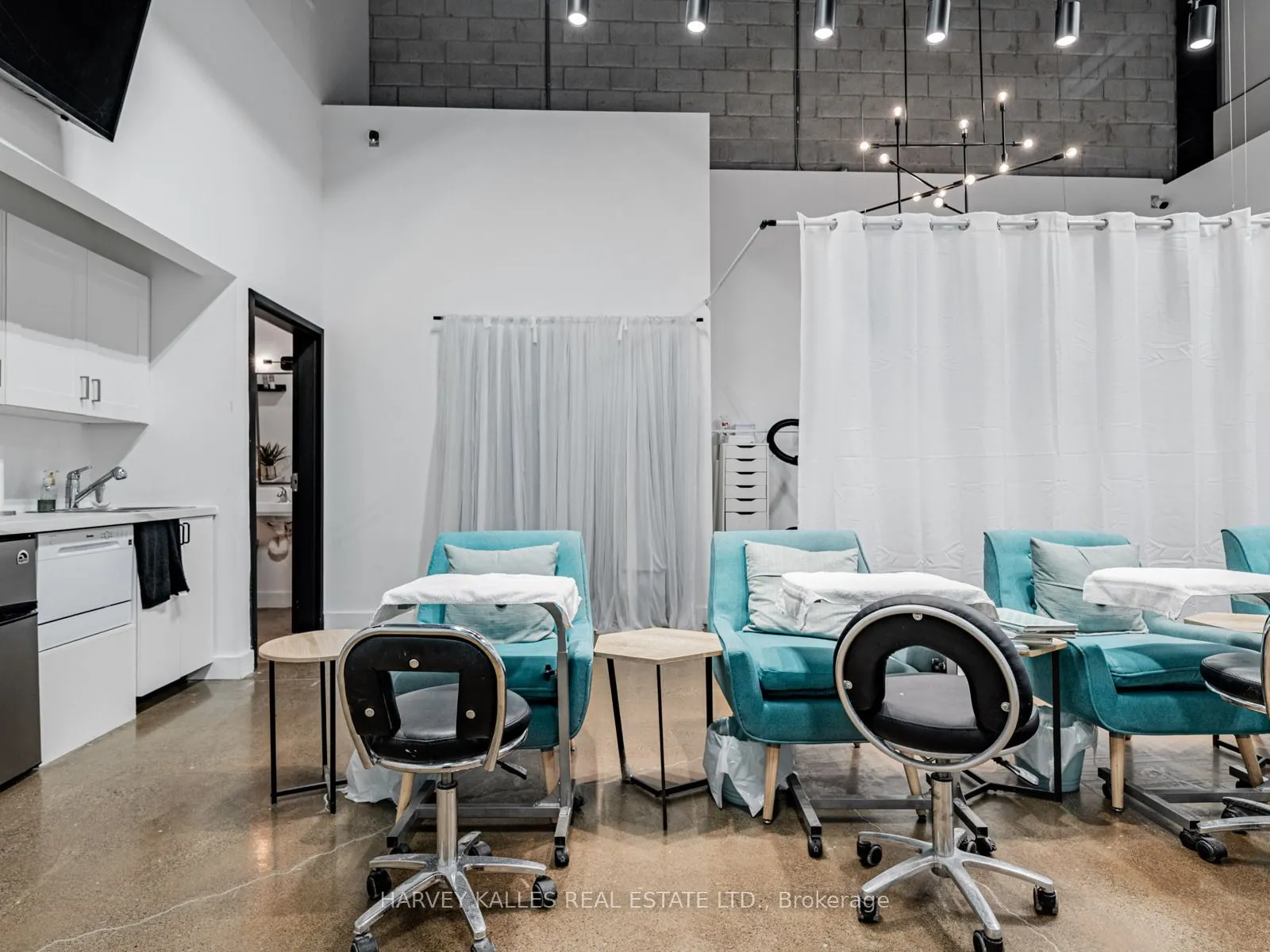 1215 Queensway E, #57