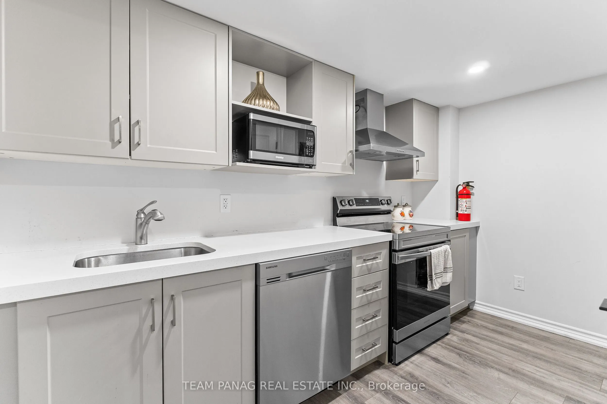 21 Lauderhill Road