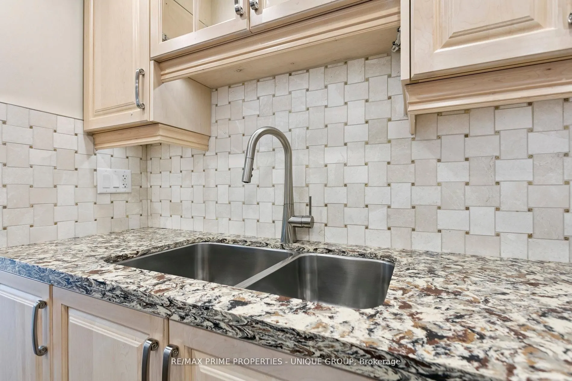 2010 Islington Avenue, #405